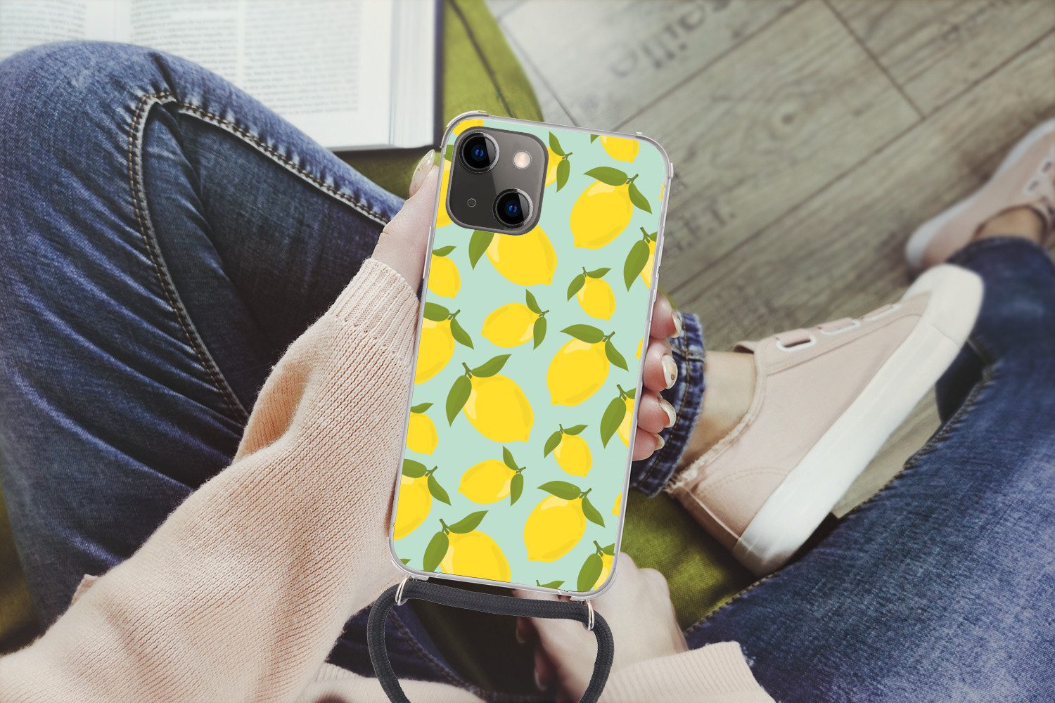 MuchoWow Handyhülle für Apple iPhone 13 Mini Muster Zitronen - Gelb - Blau - Muster - Früc, Tragbare Handyhüllen mit Kette zum umhängen, Handykette Handyband