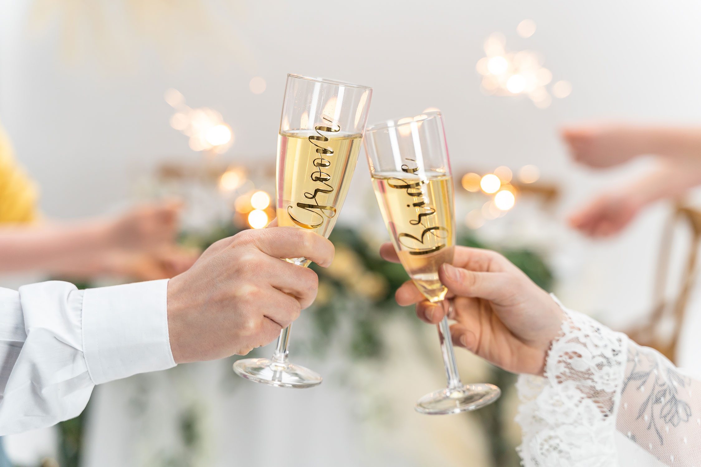 partydeco Sticker, Aufkleber für Gläser 4x8cm Bride & Groom Sticker 2er Set Gold