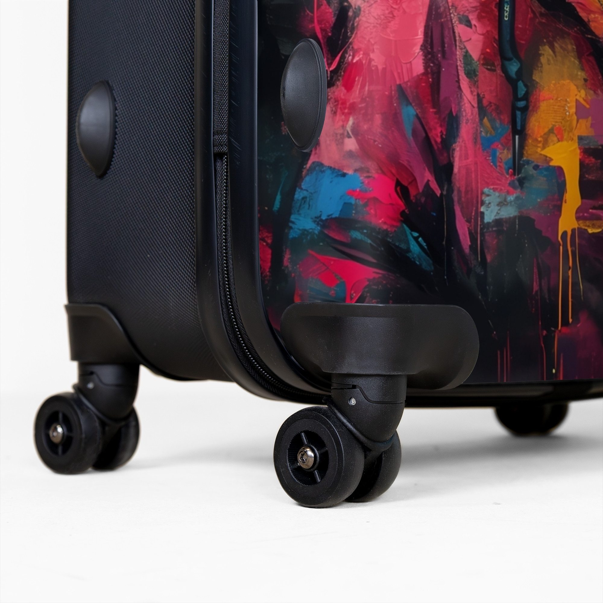 NoBoringSuitcases.com© Hartschalen-Trolley Panda mit buntem Fell günstig online kaufen