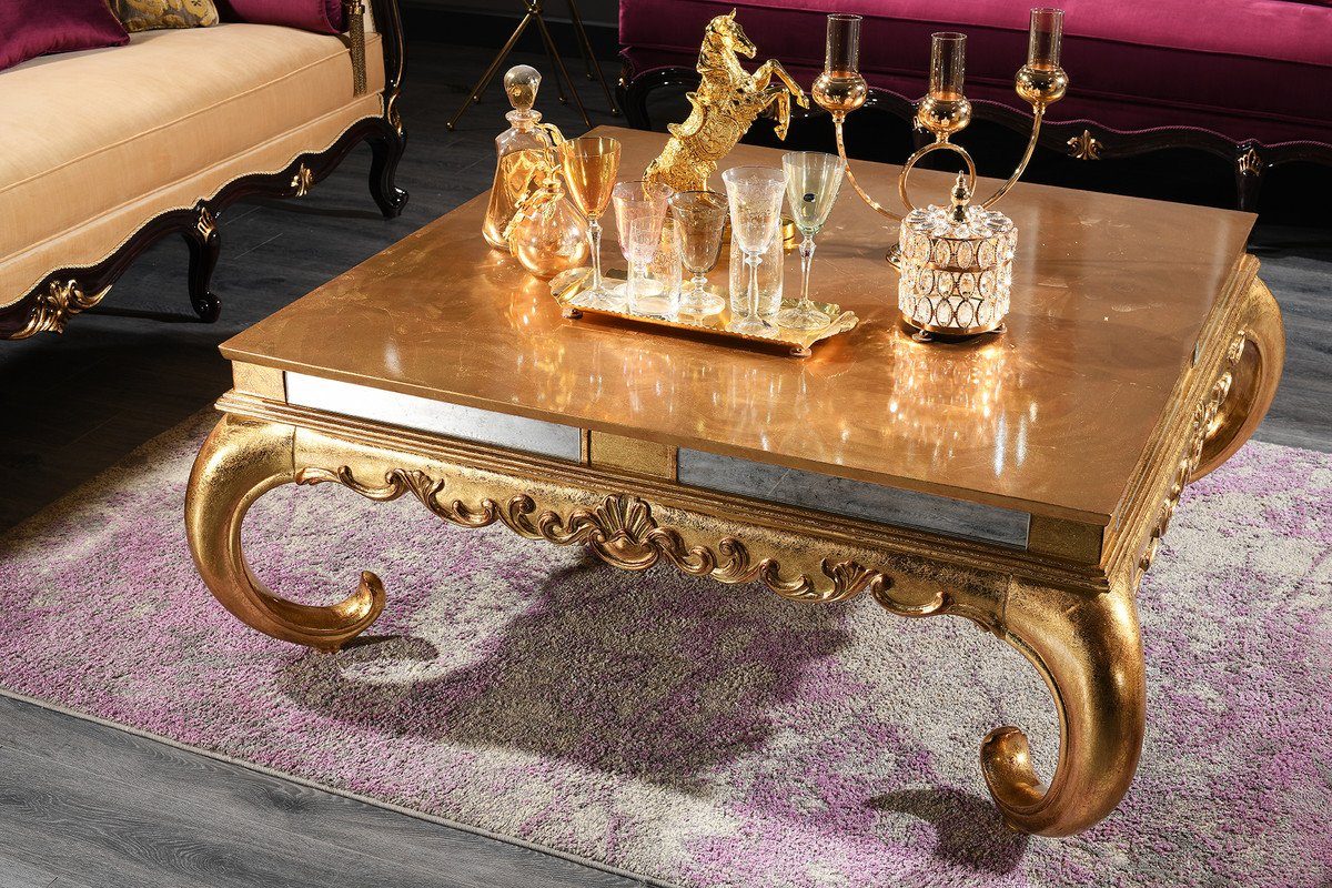 Casa Padrino Couchtisch Luxus Barock Couchtisch Gold 128 x 128 x H. 48 cm - Edler Massivholz Wohnzimmertisch mit Glasplatte und Spiegelglas - Luxus Qualität