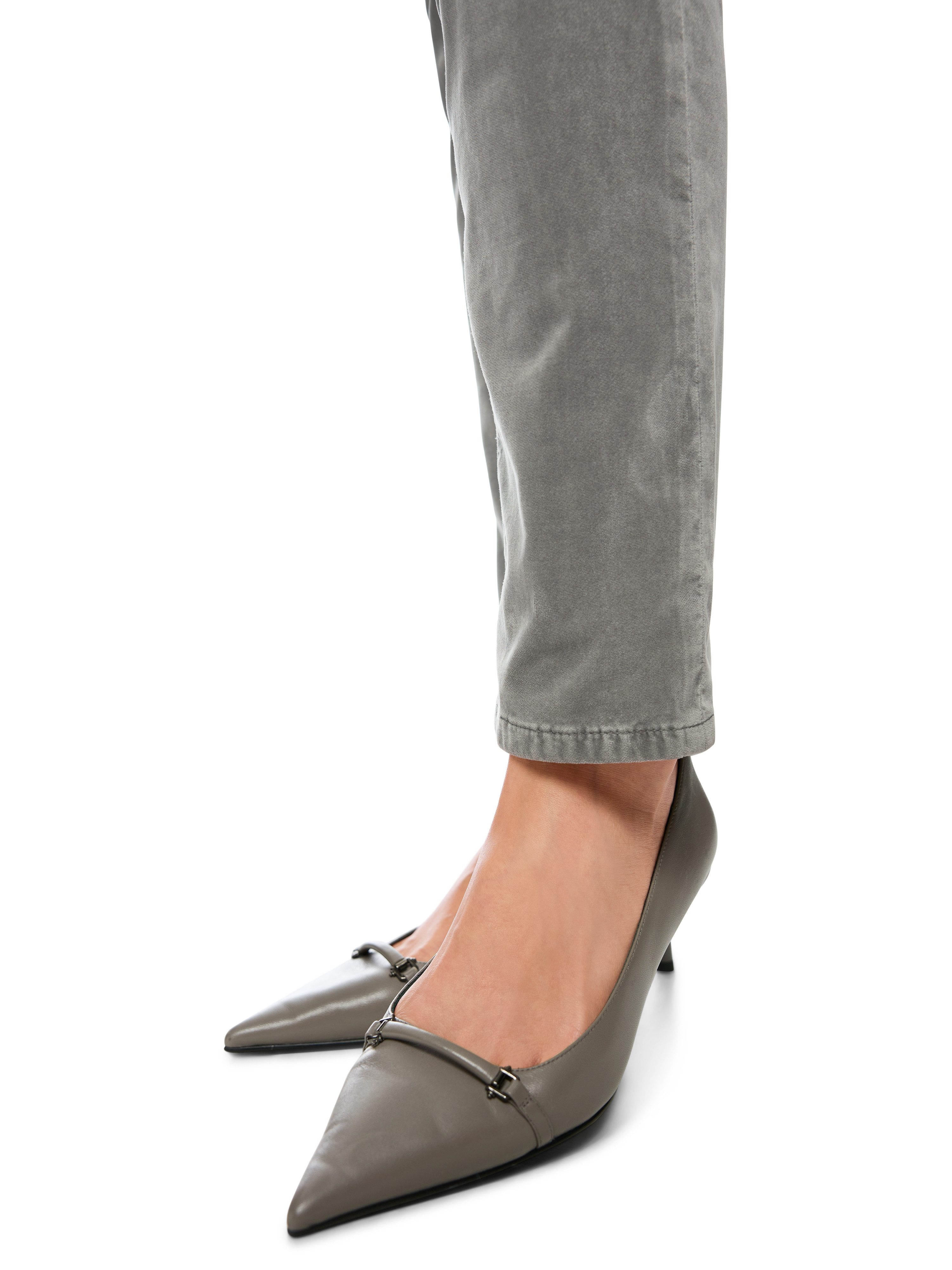 Marc Cain Schlupfhose City Tours Premium Damenmode aus Samt, Model: Siena, günstig online kaufen