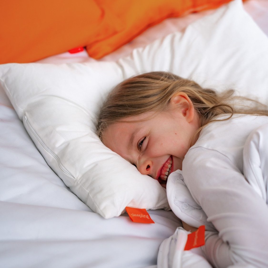 sleepling Kopfkissen Kinderkopfkissen, Füllung: 100% Hohlfaserkugeln, Bezug: Baumwolle, Seitenschläfer, Bauschschläfer, Rückenschläfer, 1x Kopfkissen, für Kinder