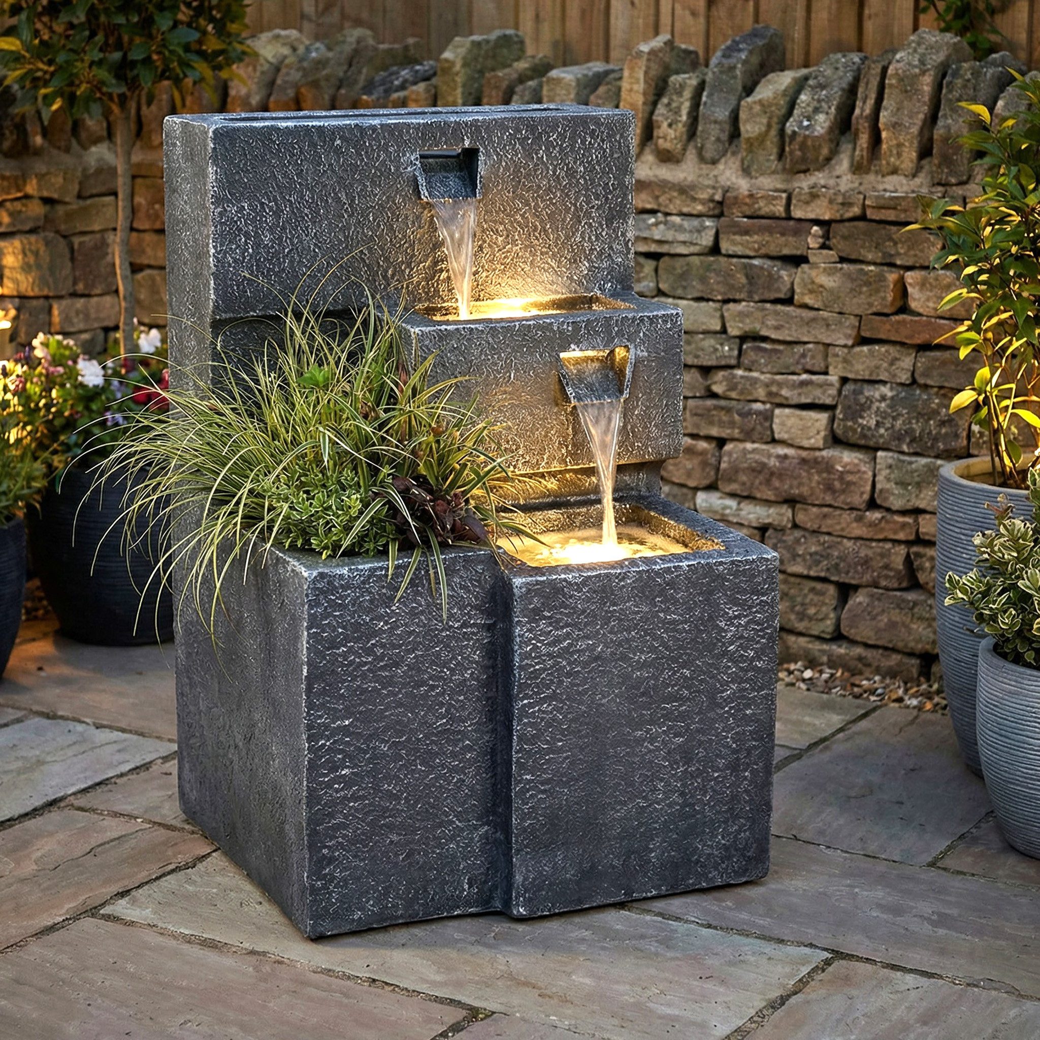Arnusa Gartenbrunnen Grada Springbrunnen großer Brunnen Kaskade Gartendeko, (Komplett-Set), mit LED Beleuchtung und Pflanzbecken