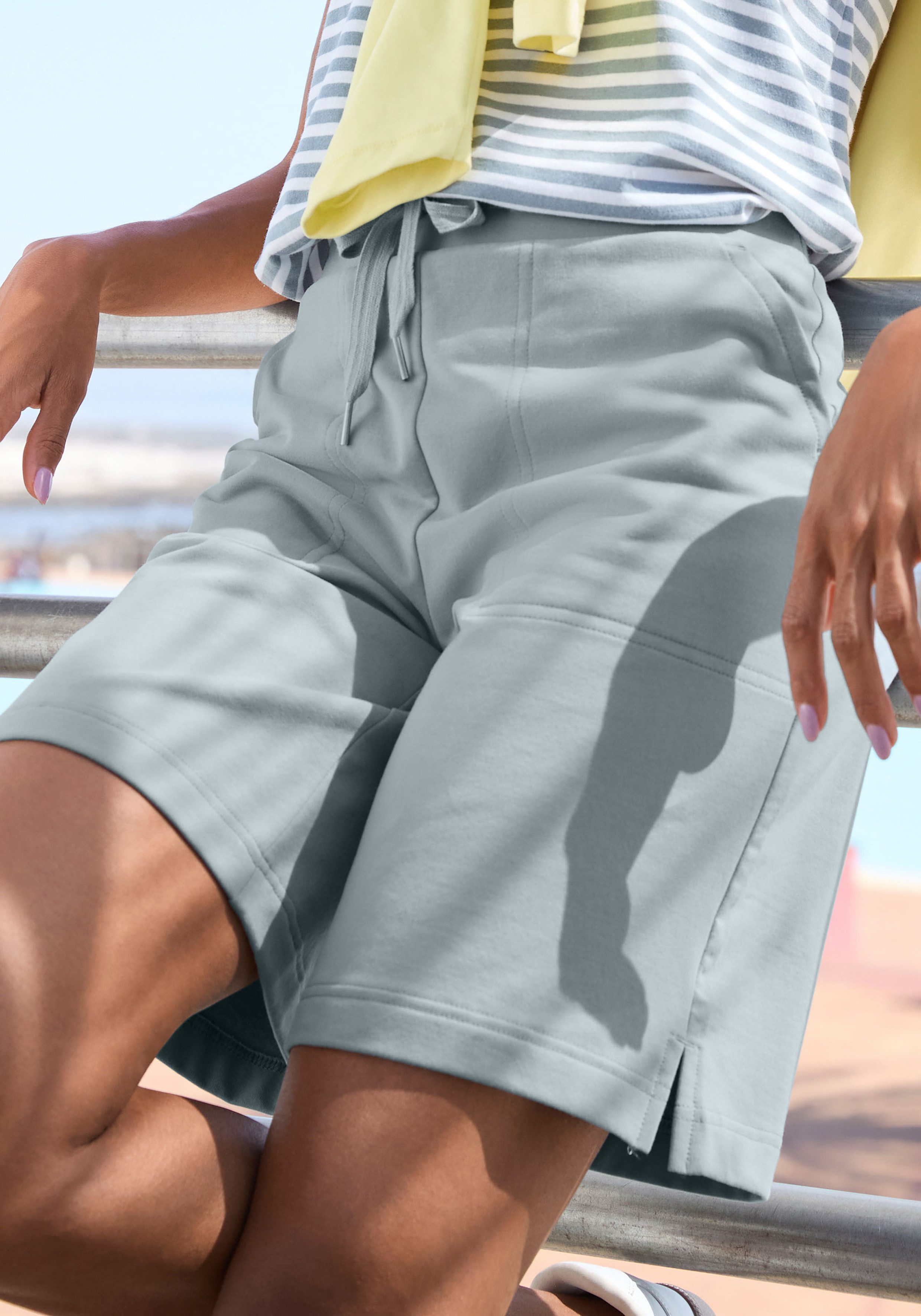 Elbsand Sweatshorts Vivi mit Logodruck auf der Gesäßtasche