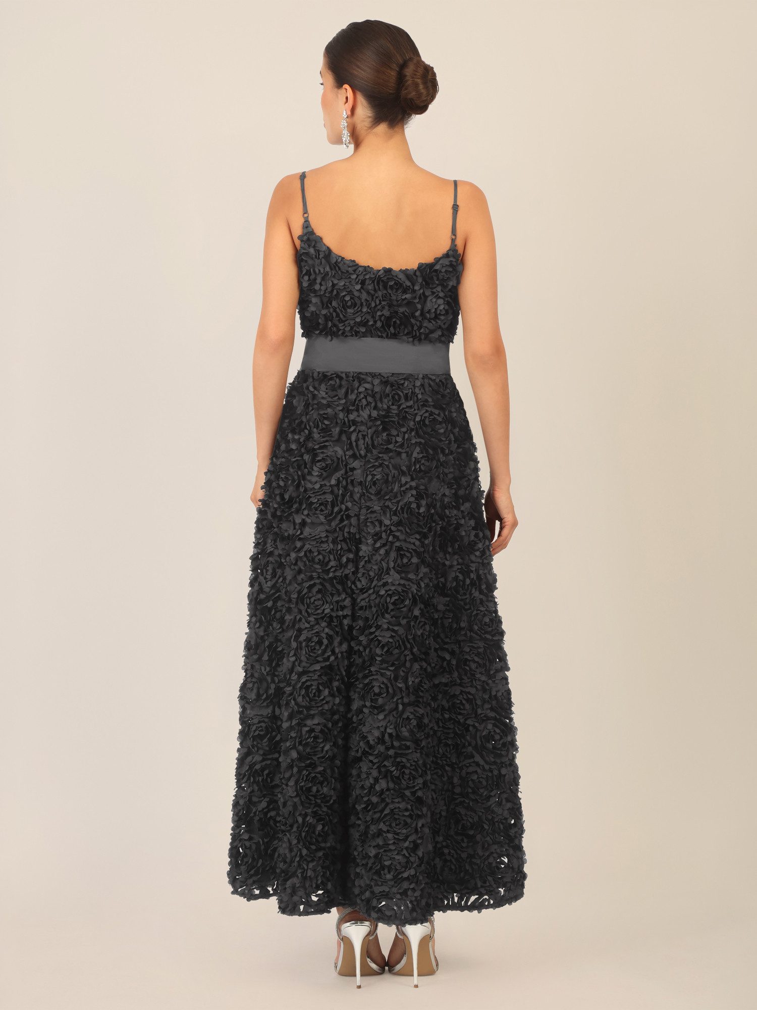 Apart Cocktailkleid mit allover 3D-Rosenstruktur