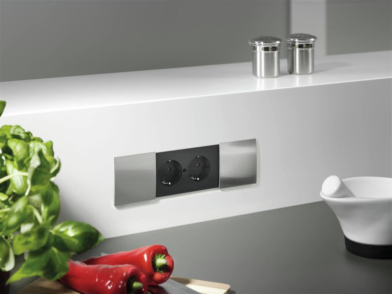 Bachmann GmbH Due Doppelsteckdose mit Schukosteckdosen, edelstahlfarbig 7053067 Mehrfachsteckdose