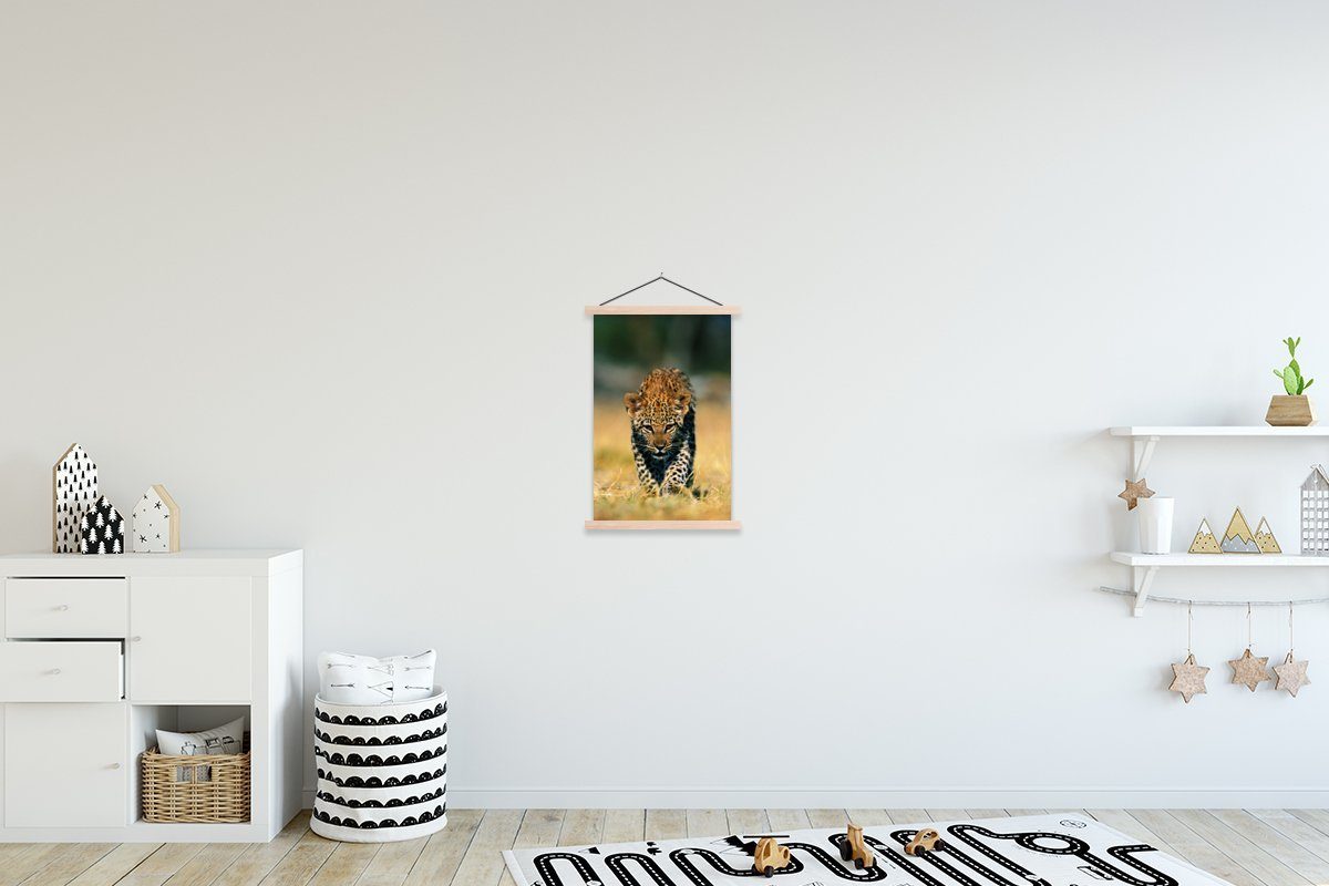 MuchoWow Poster Leopard - Makro - Gras, (1 St), Posterleiste, Textilposter für Wohnzimmer, Bilderleiste, Magnetisch