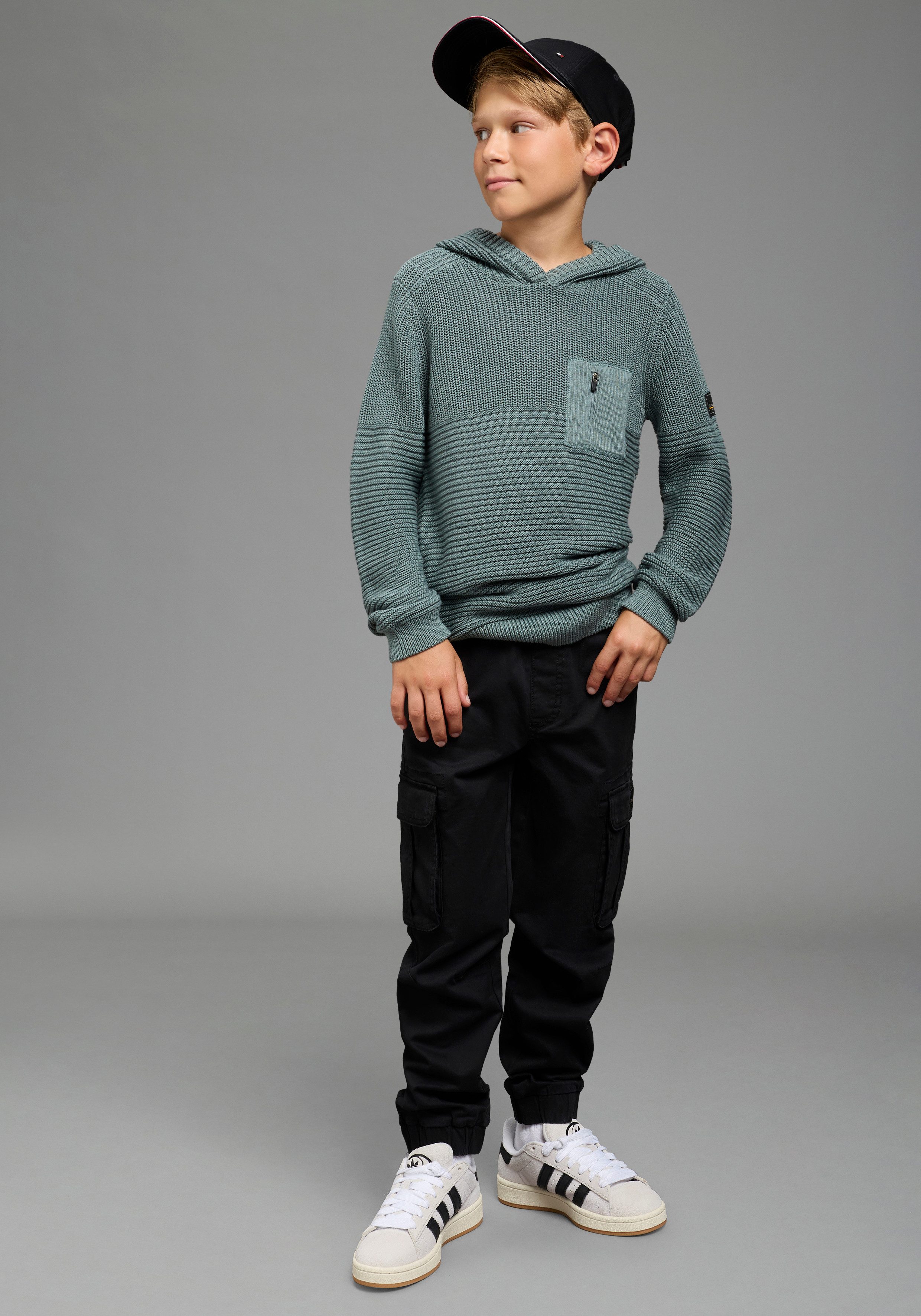 Zum Outfit 7