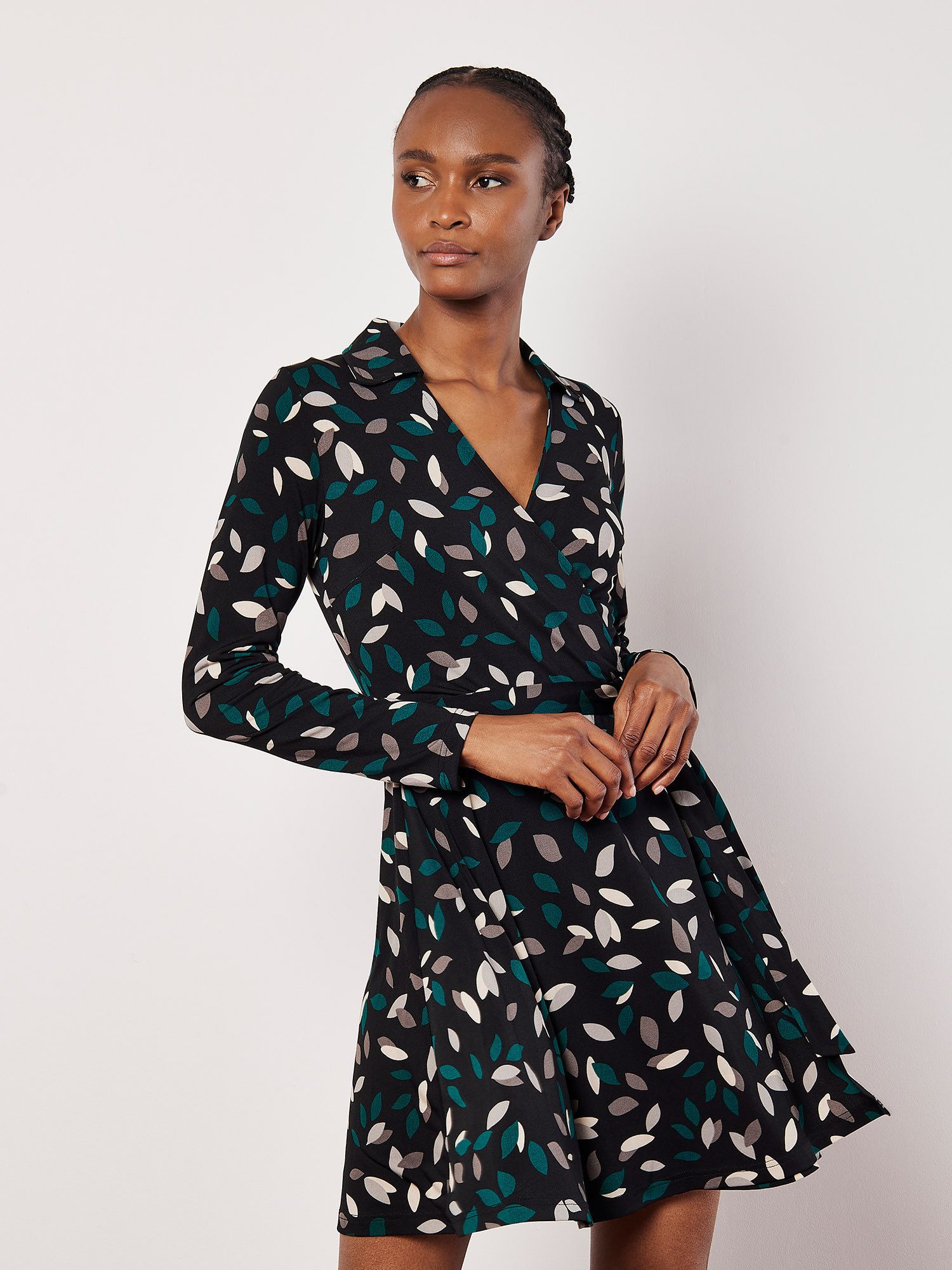 Apricot Druckkleid Wickelkleid (2-tlg., Stoffgürtel) mit Geo-Drops Muster günstig online kaufen