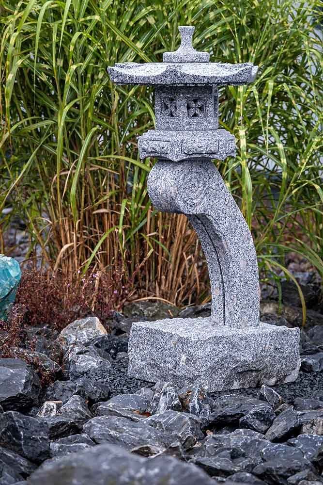 IDYL Gartenfigur Granit Rankei, Granit – ein Naturprodukt – sehr robust – witterungsbeständig gegen Frost, Regen und UV-Strahlung.