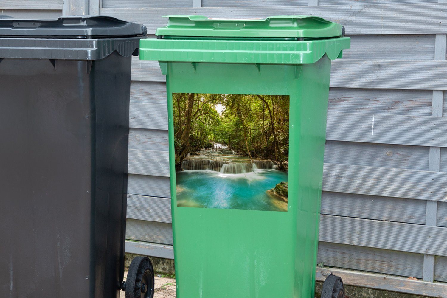 (1 Bäume Wasser St), blaues Grüne Wandsticker Container, thailändischen Mülltonne, Sticker, Abfalbehälter MuchoWow an im Wasserfall einem Mülleimer-aufkleber, und