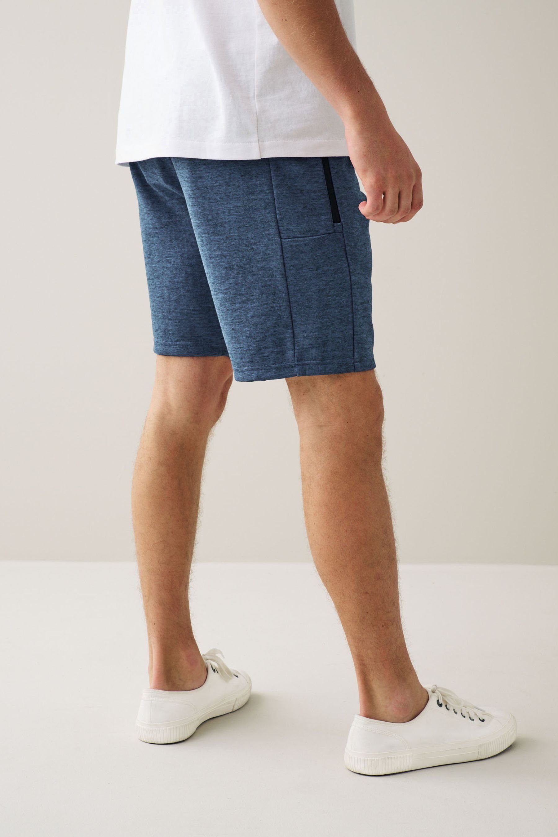 Sweatshorts mit (1-tlg) Reißverschlusstaschen Blue Jersey-Shorts Next