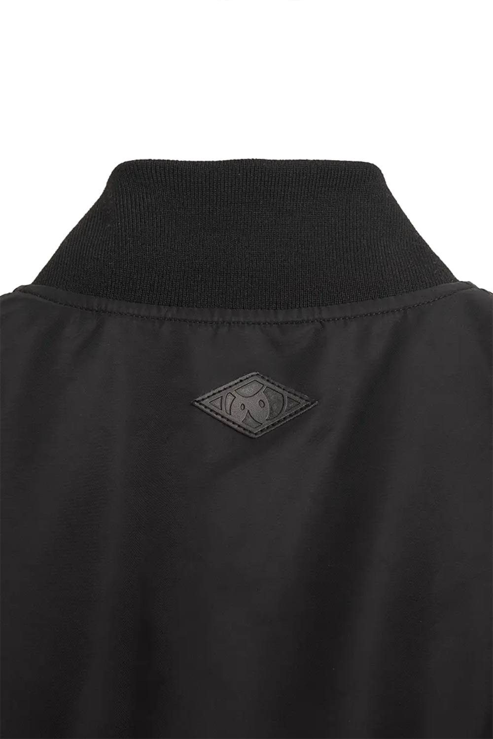 Unfair Athletics Bomberjacke Jacke UNFAIR ATHLETICS Curved Bomber Ärmeltasche mit Logo Reißverschluss und gewebtem Label