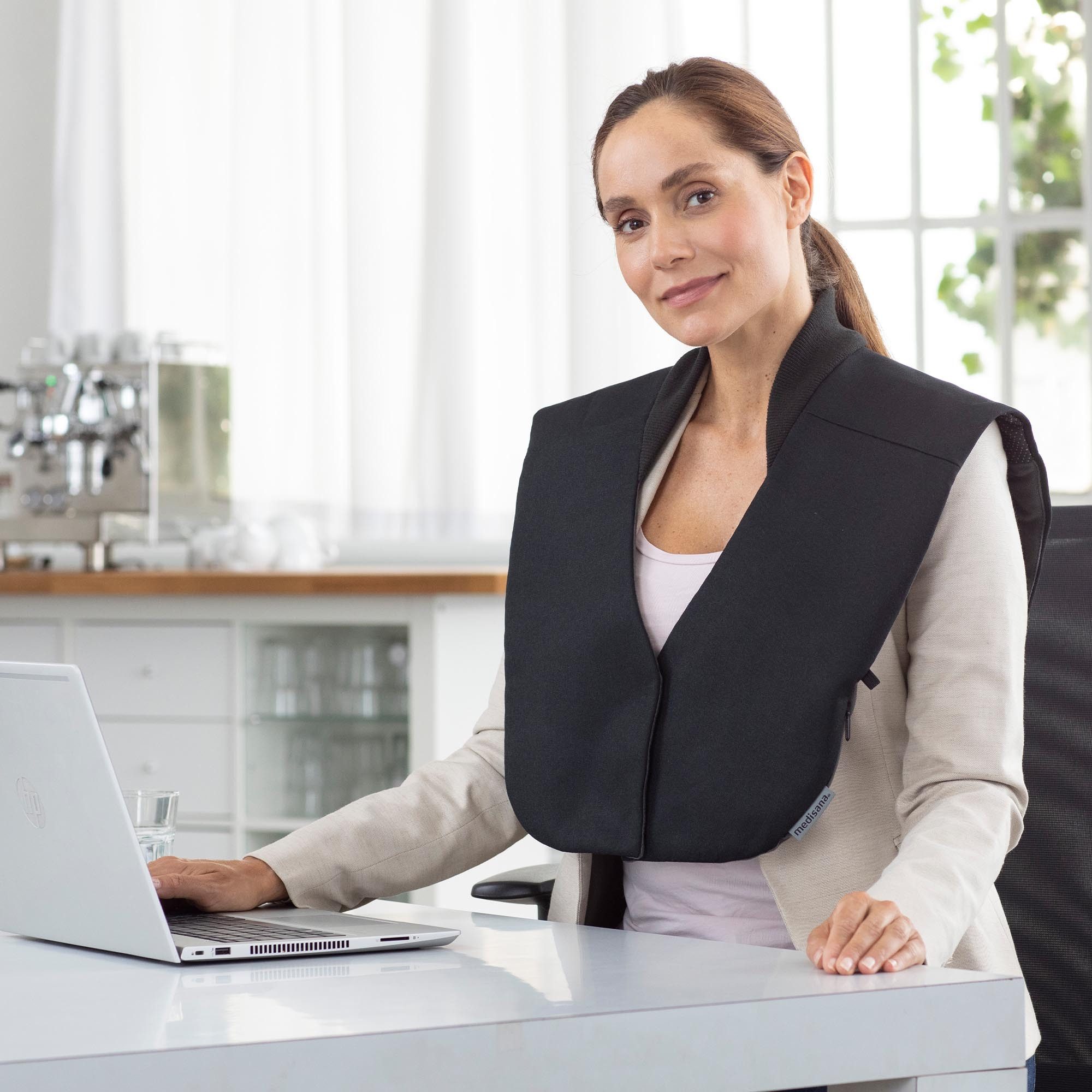 medisana Wärmecape OL 100, kurzes Cape im smarten Businesslook, kabellose Anwendung, 3 Heizstufen