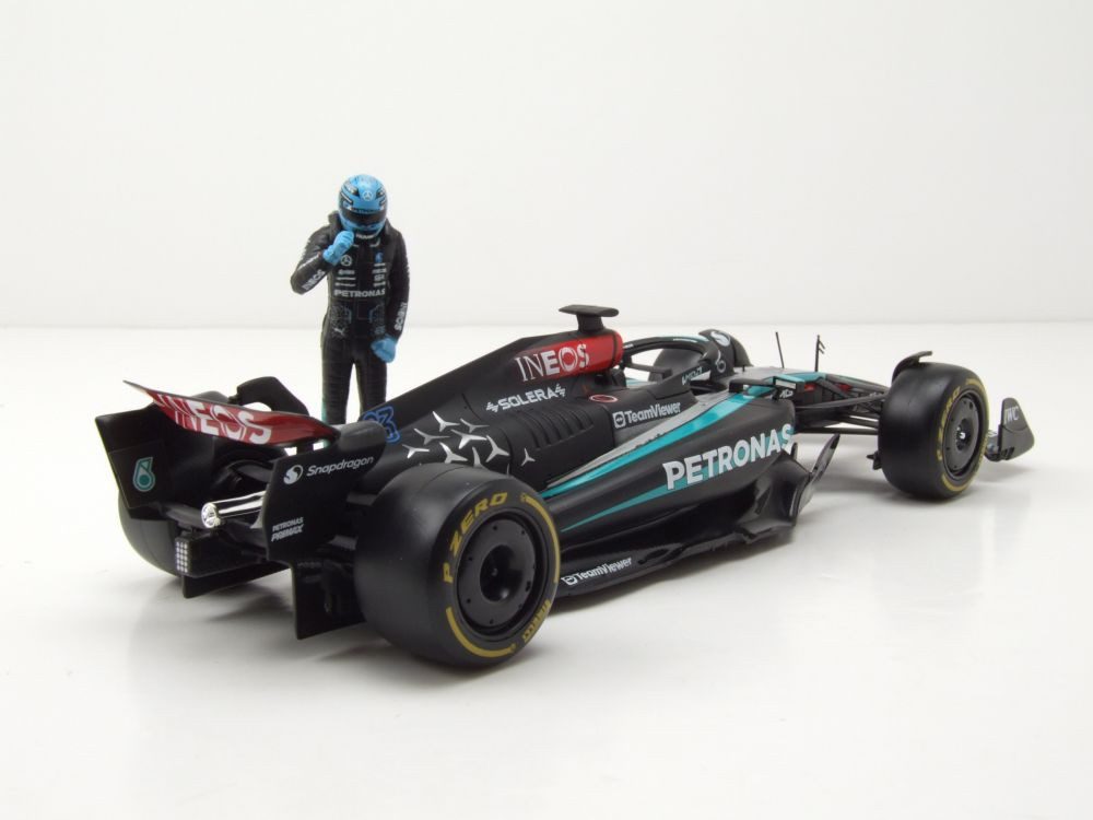 Bburago Modellauto Mercedes AMG W15 E #63 Formel 1 2024 mit Russel Figur, Maßstab 1:24