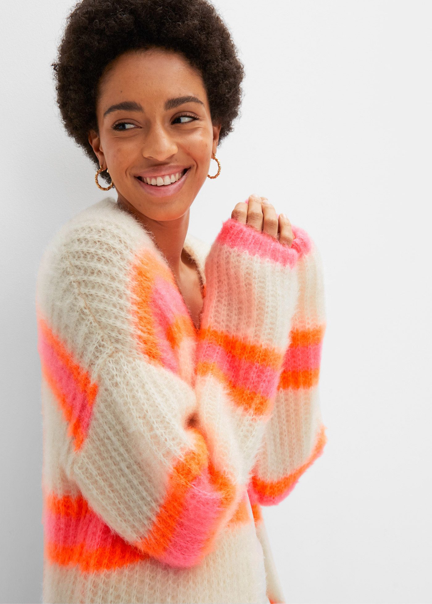 bonprix Strickmantel aus Polyester, flauschiges Garn, bequeme Passform, Casual Stil