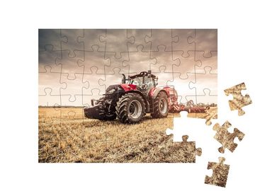 puzzleYOU Puzzle Roter Traktor bei der Feldarbeit, 48 Puzzleteile, puzzleYOU-Kollektionen Traktoren, Fahrzeuge, 500 Teile, Schwierig
