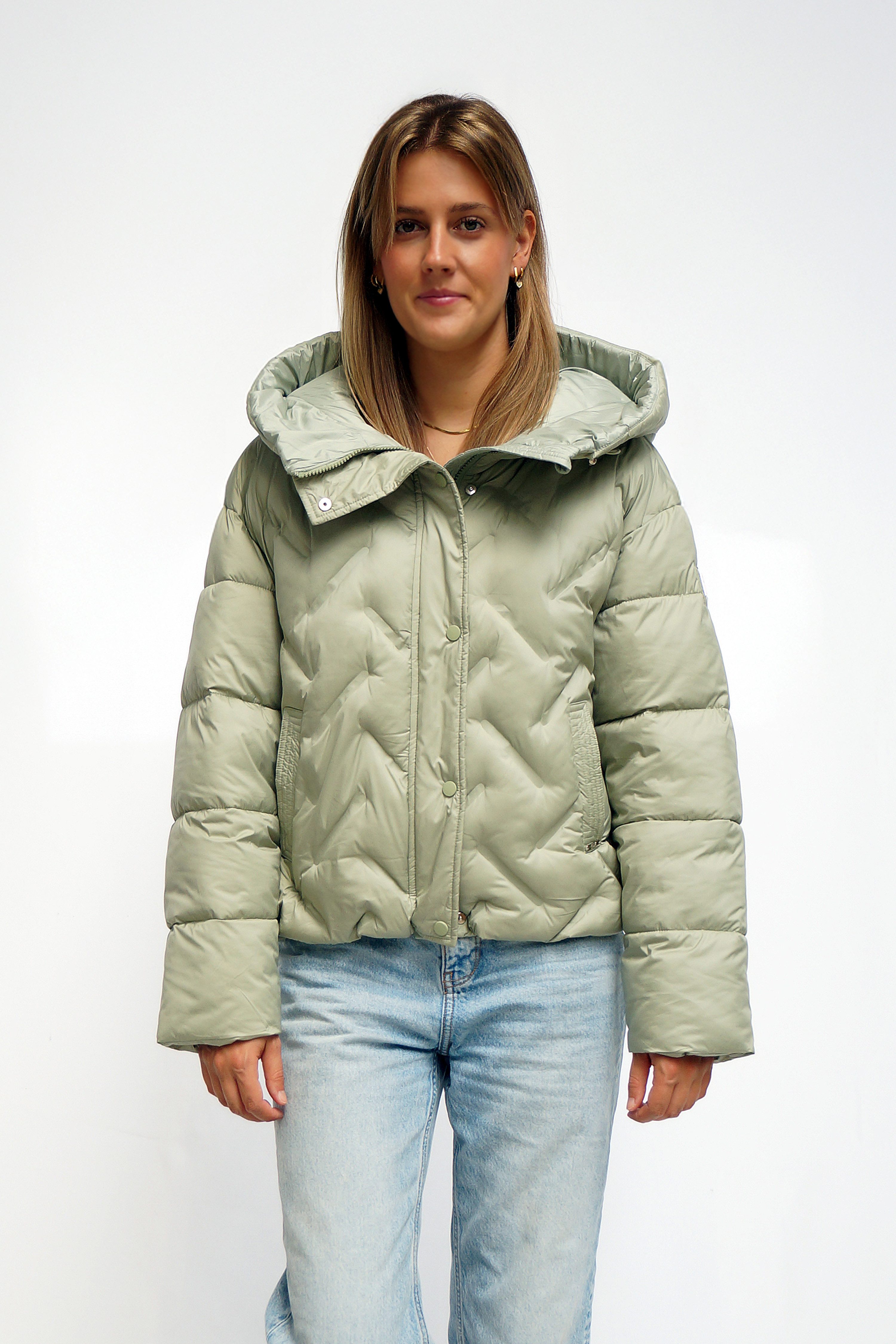 FUNK since 1776 Steppjacke kurz mit Kapuze und stylischem Steppdesign – Bild 5 von 5
