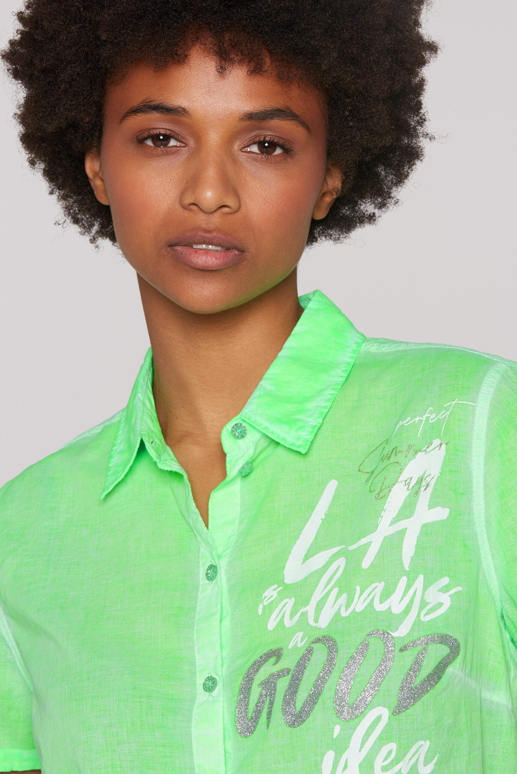 SOCCX Kurzarmbluse aus Baumwolle