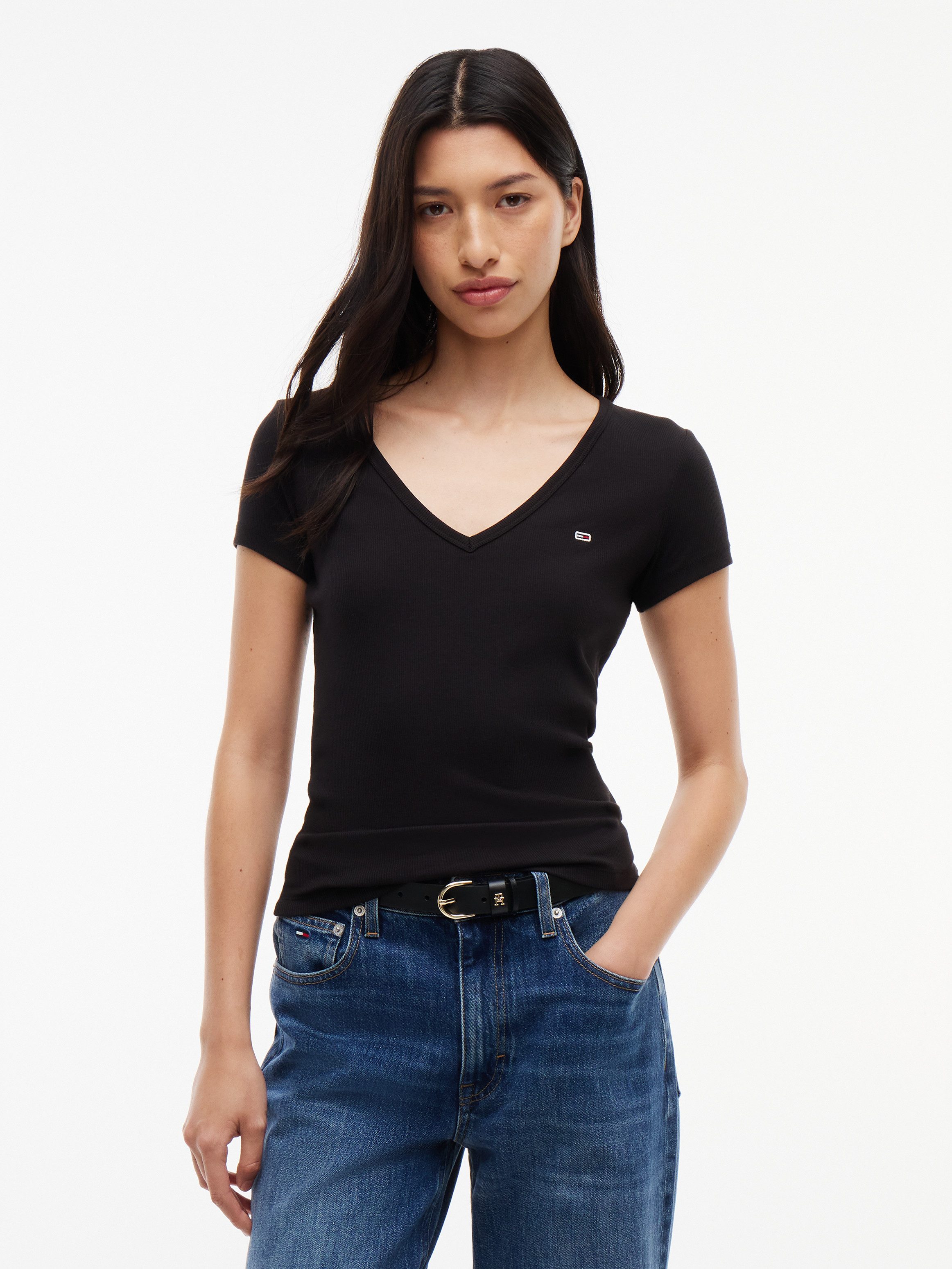 Tommy Jeans Kurzarmshirt TJW SLIM ESSENTIAL RIB V SHORT SLEEVE mit gerippter Struktur, V-Ausschnitt, Slim Fit