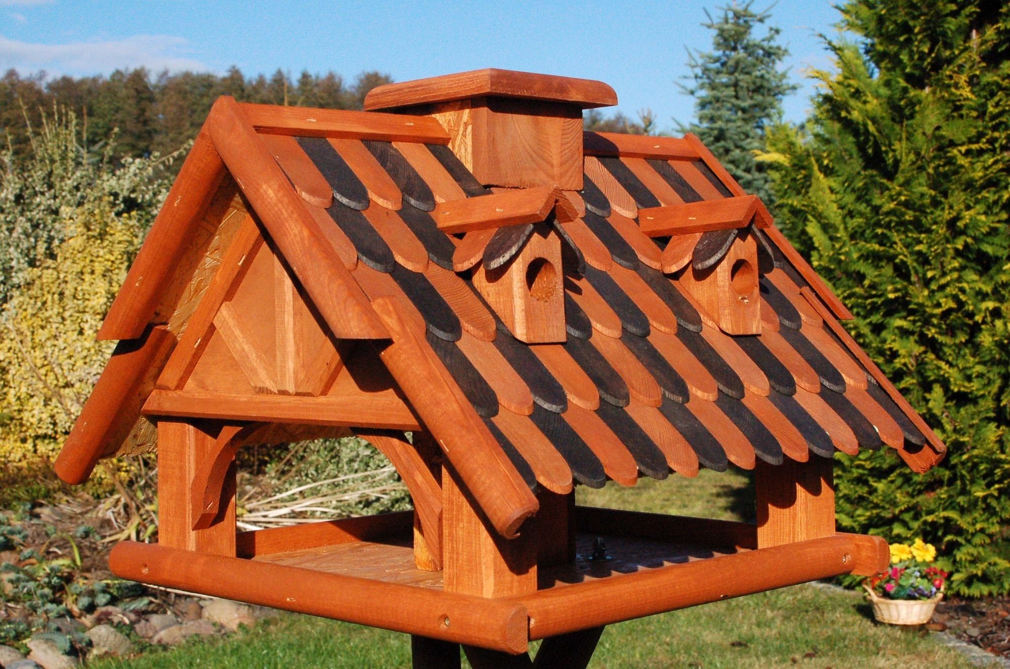 DSH DEKO SHOP HANNUSCH Vogelhaus Vogelhaus Futterhaus Futterhäuschen Vogelvilla mit Holzschindeldach in versch. Farben und Solarbeleuchtung, wahlweise mit oder ohne Vogelhausständer V19 Braun/Schwarzmit Ständer