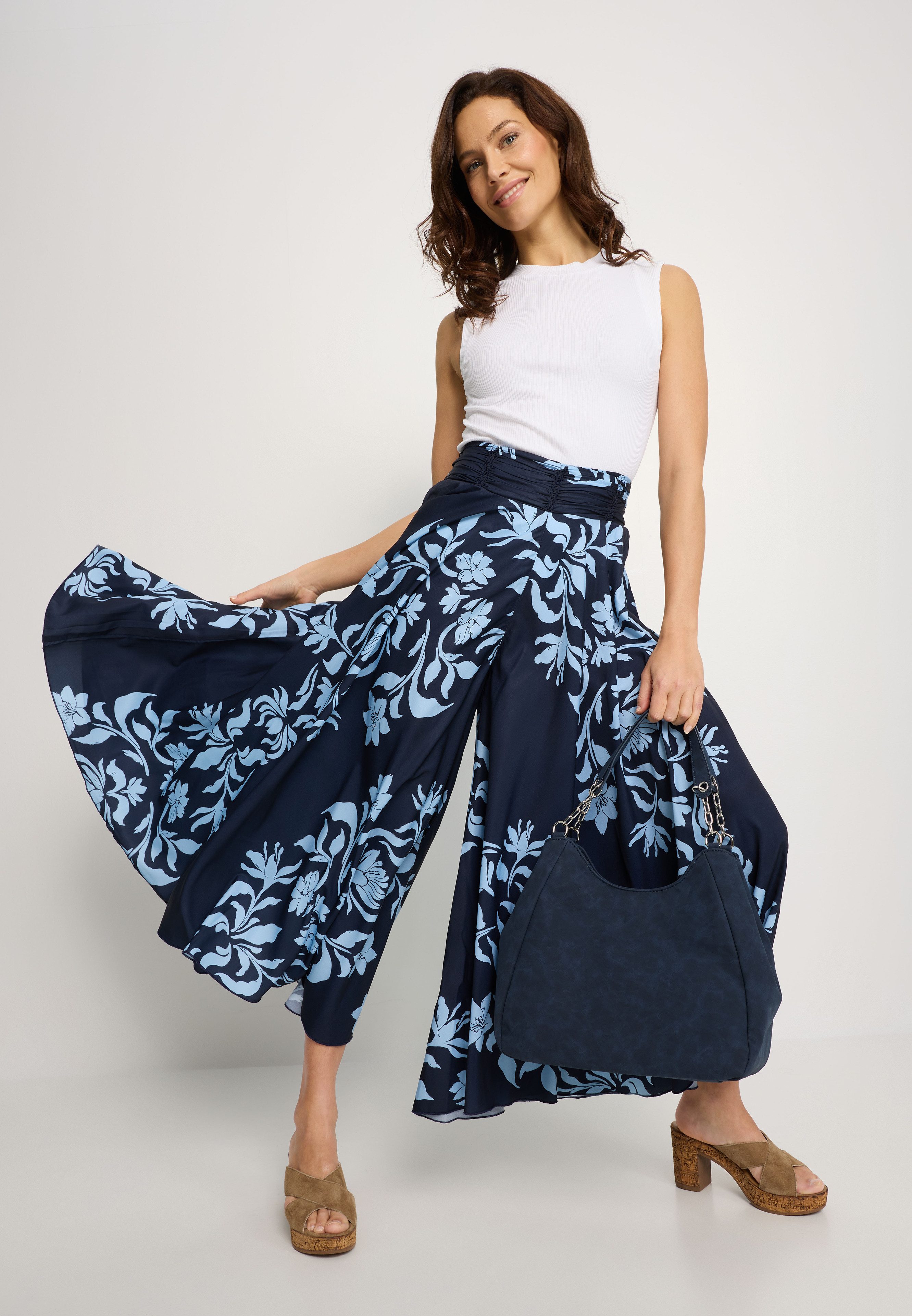 LASCANA Hosenrock mit Alloverdruck, Culotte, glatte bügelfreie Ware