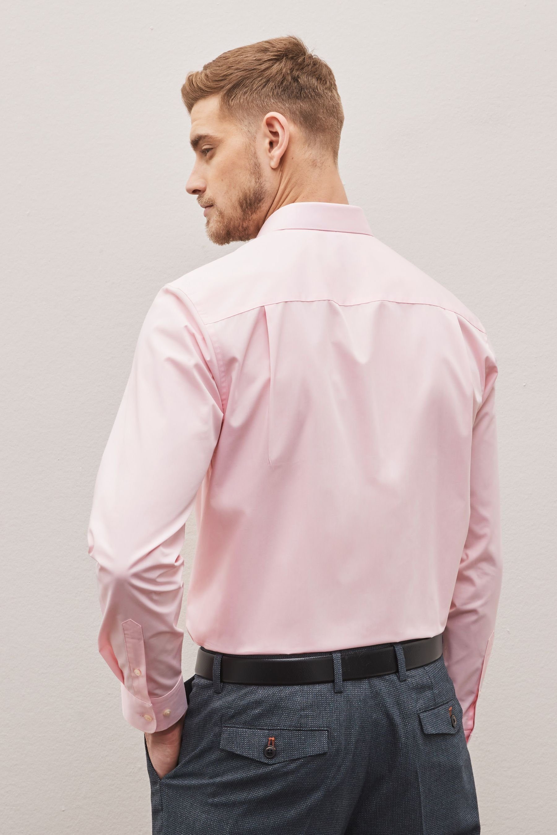 Next Langarmhemd Pflegeleichtes Regular Fit Hemd, Sportmanschetten (1-tlg) günstig online kaufen