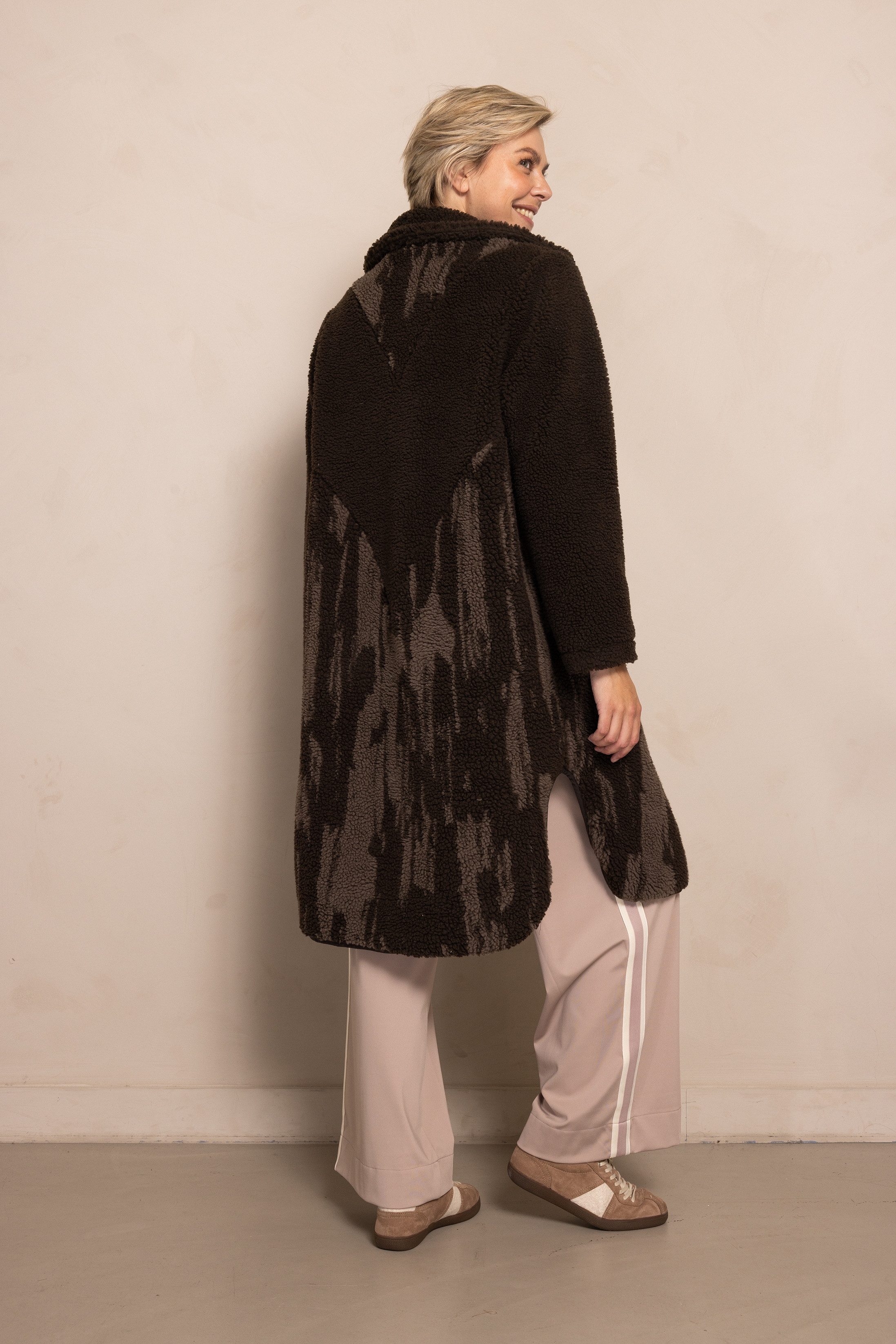 Zhrill Fellimitatmantel ZHKARTINI mit Stehkragen, Regular Fit