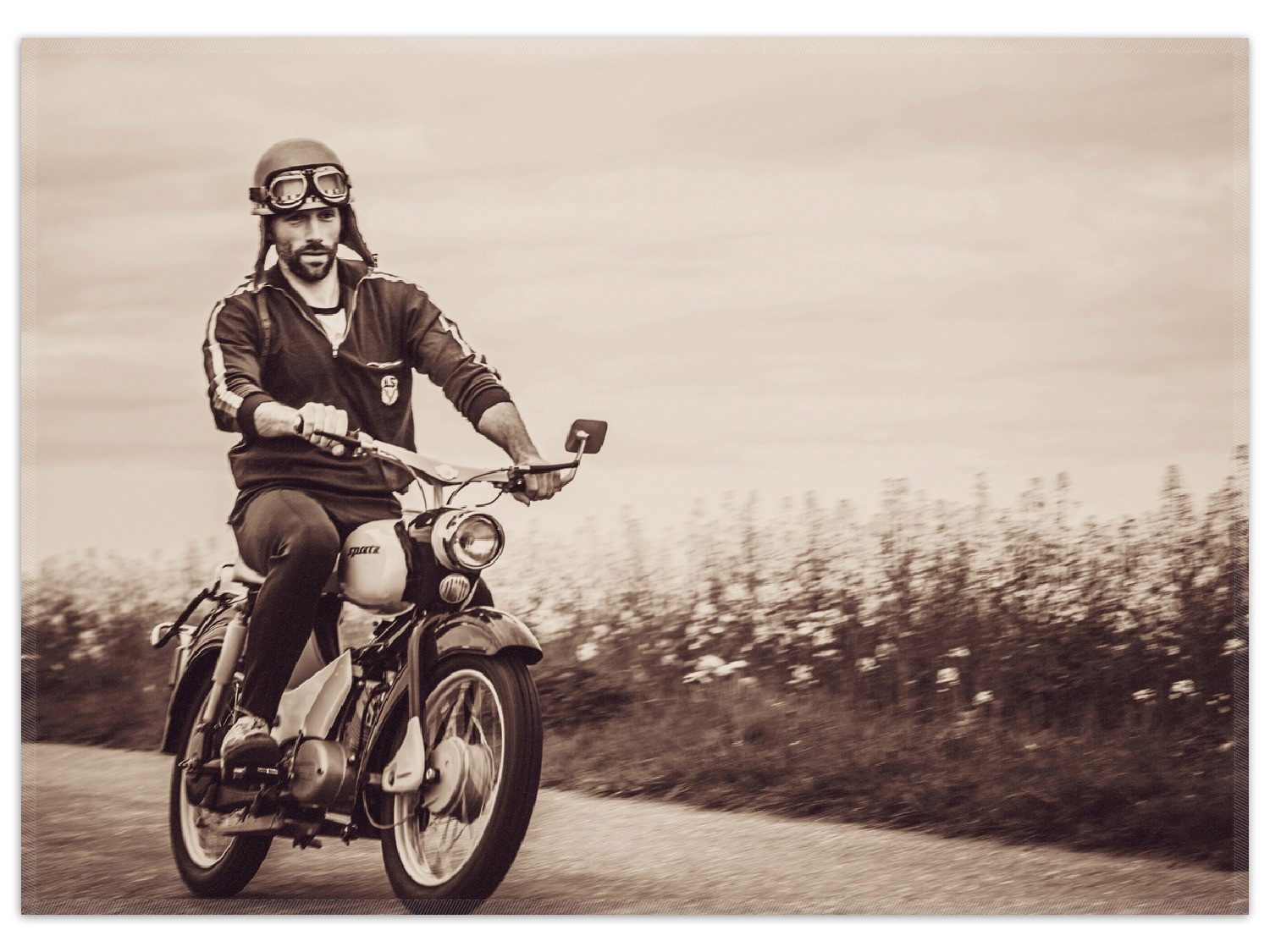 Wallario Teppich Simson Fahrer in der DDR in Sepiafarben, rechteckig, rutschfest