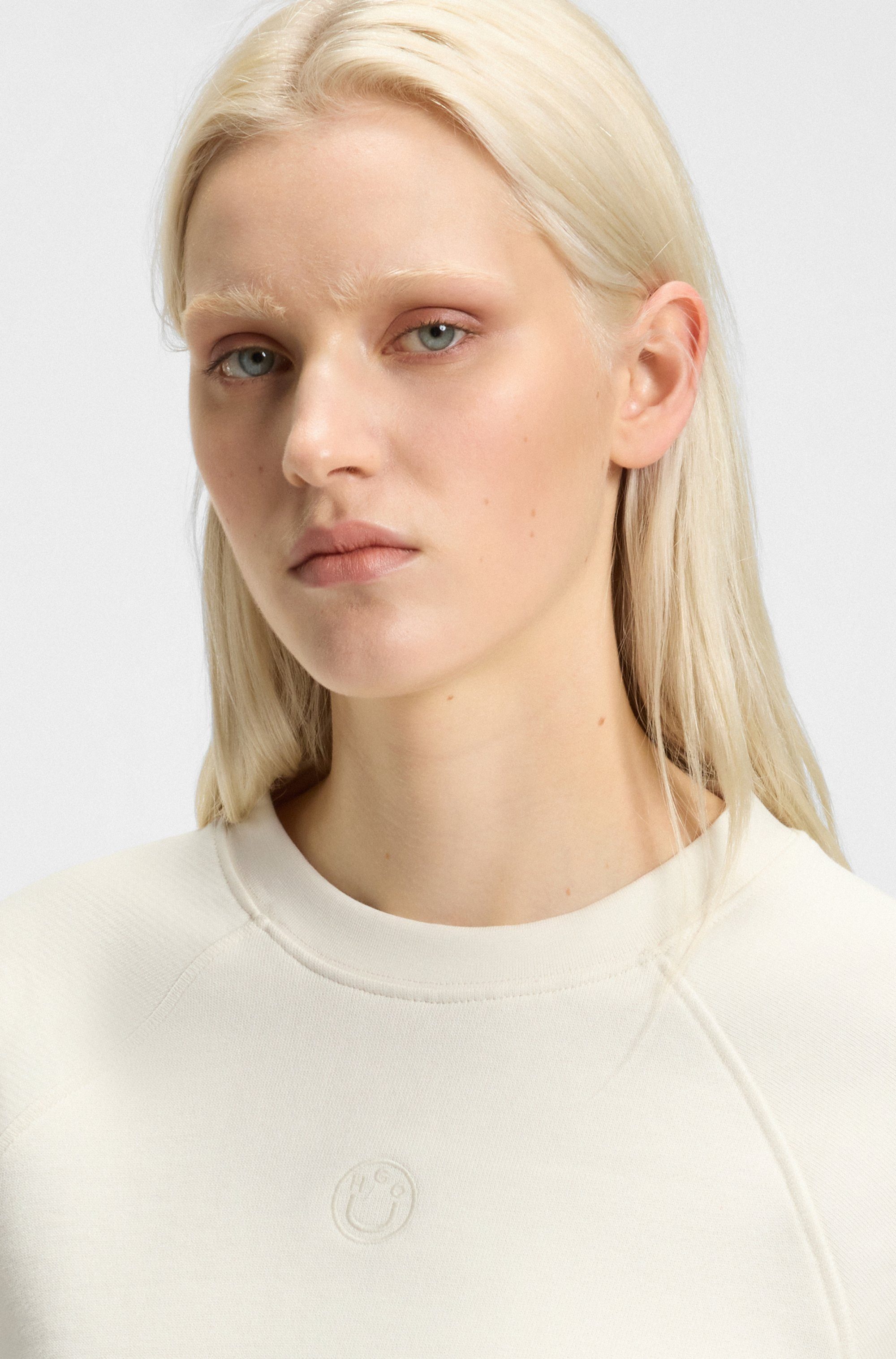 HUGO Blue T-Shirt Dorlina mit Logostickerei günstig online kaufen