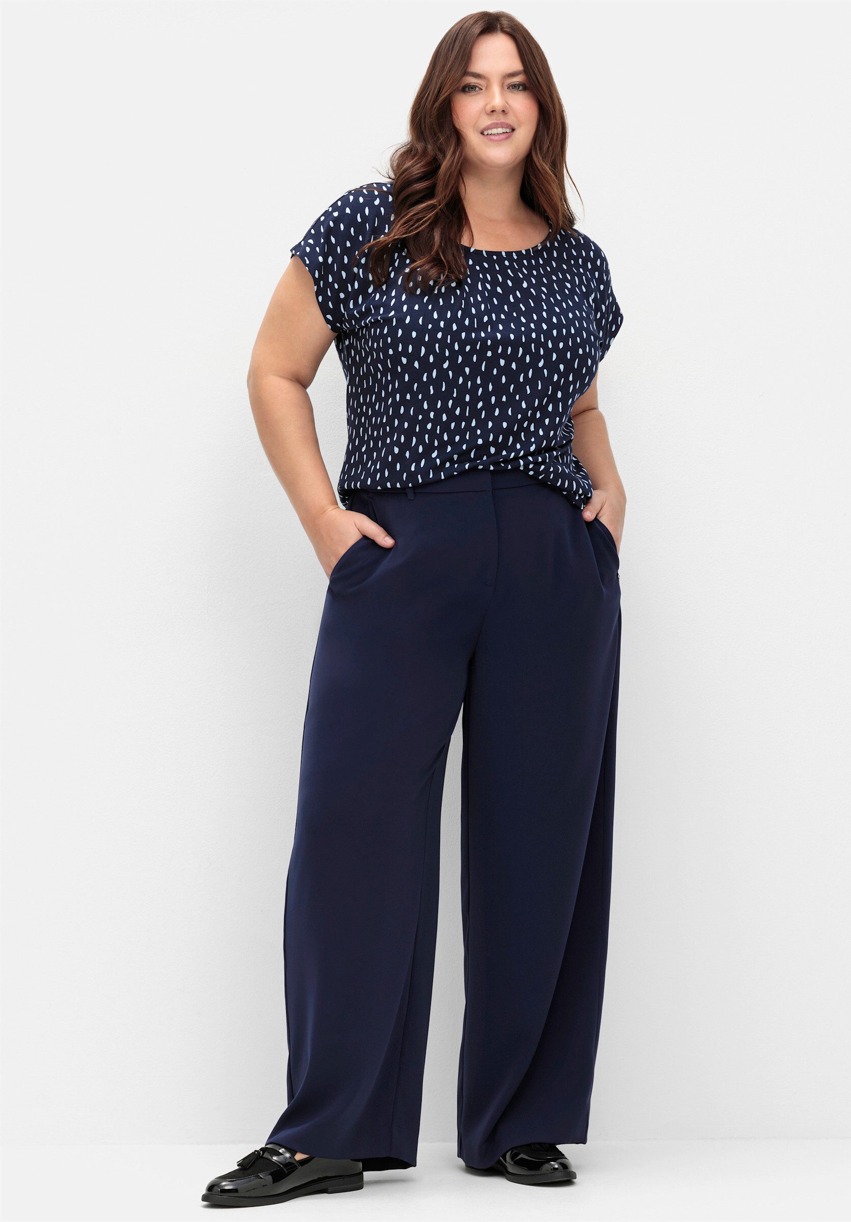 Sheego T-Shirt Kurzarmshirt . mit Minimal-Alloverdruck günstig online kaufen