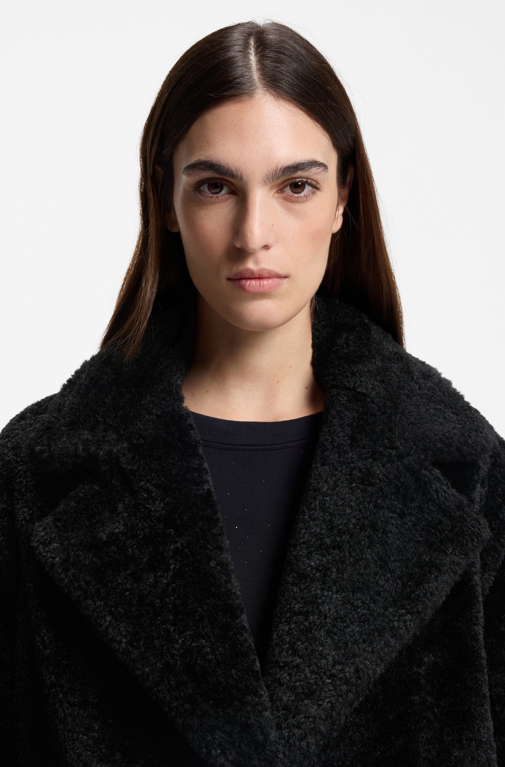 BOSS ORANGE Kurzmantel Catedy Premium Damenmode aus softem Teddy, Relaxed Fit