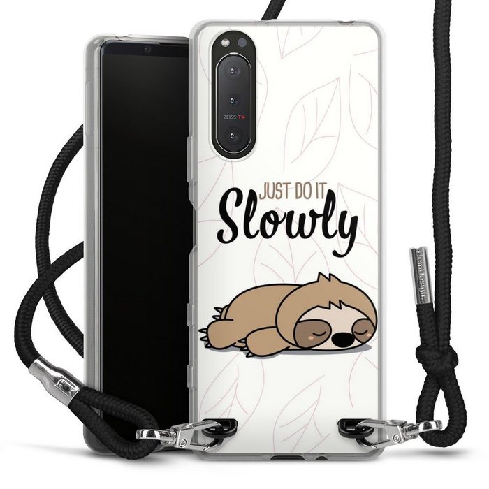 DeinDesign Handyhülle Tiere Faultier lazy sunday Just Do It Slowly Sloth Sony Xperia 5 II 5G Handykette Hülle mit Band Case zum Umhängen