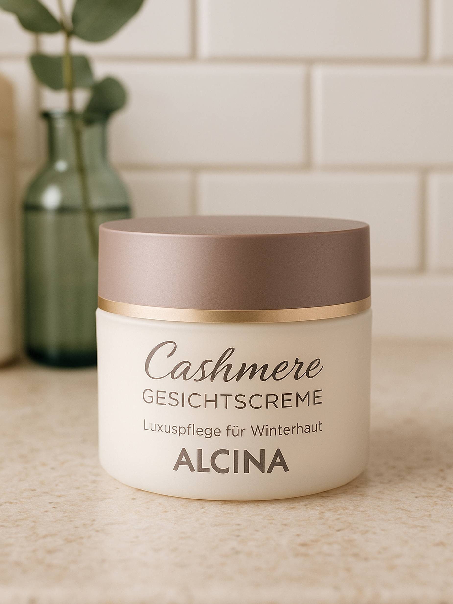 ALCINA Tagescreme Cashmere Gesichtscreme (50 ml) pflegt trockene Winterhaut Packung, ideal für trockene Winterhaut, lindert Spannungsgefühle