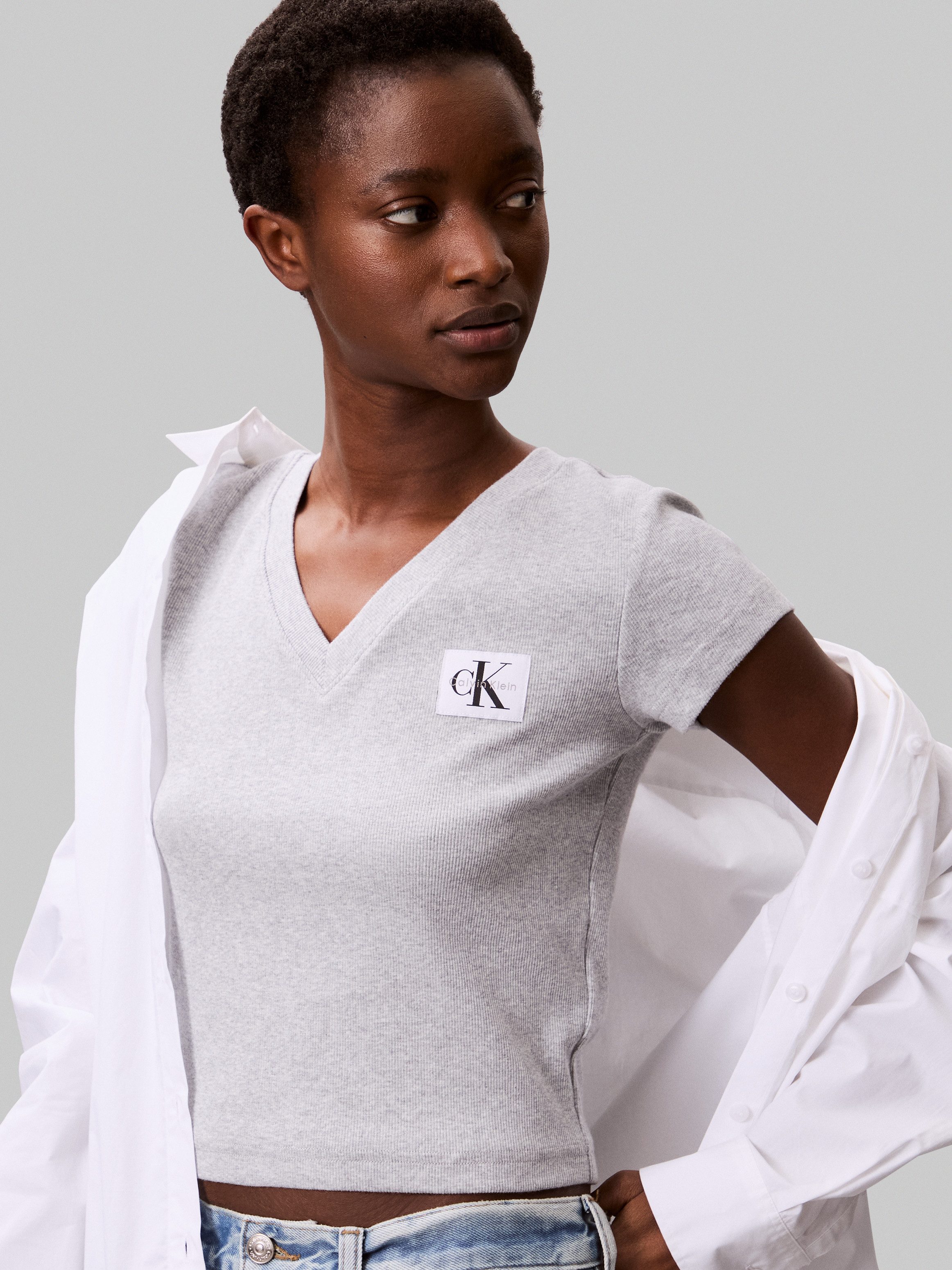 Calvin Klein Jeans T-Shirt A- SS WOVEN LABEL RIB VNECK TEE mit gewebtem Lab günstig online kaufen