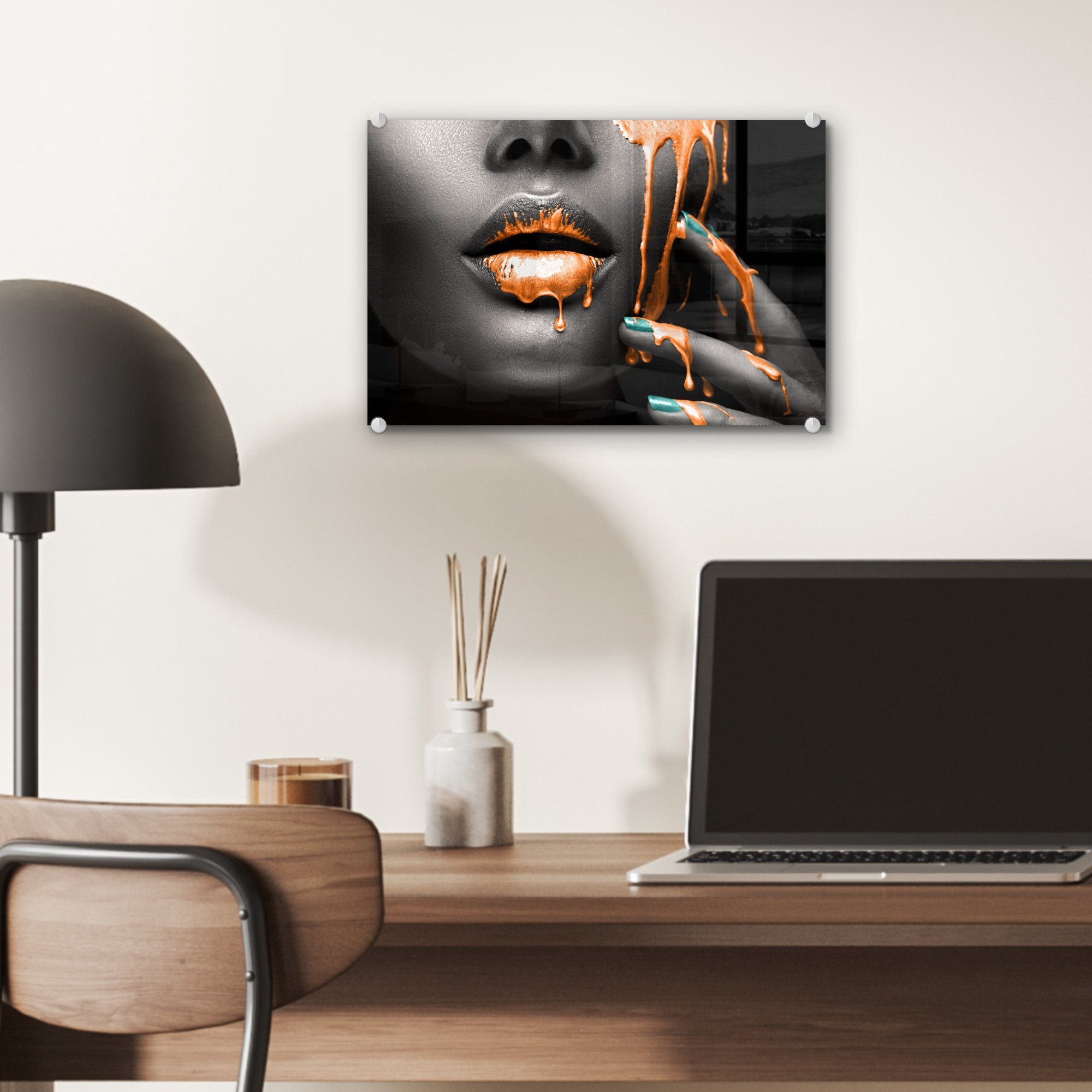 MuchoWow Acrylglasbild Lippen auf - auf Wanddekoration - Orange - Schwarz, Wandbild (1 Foto Glas - Bilder - St), Glas Glasbilder