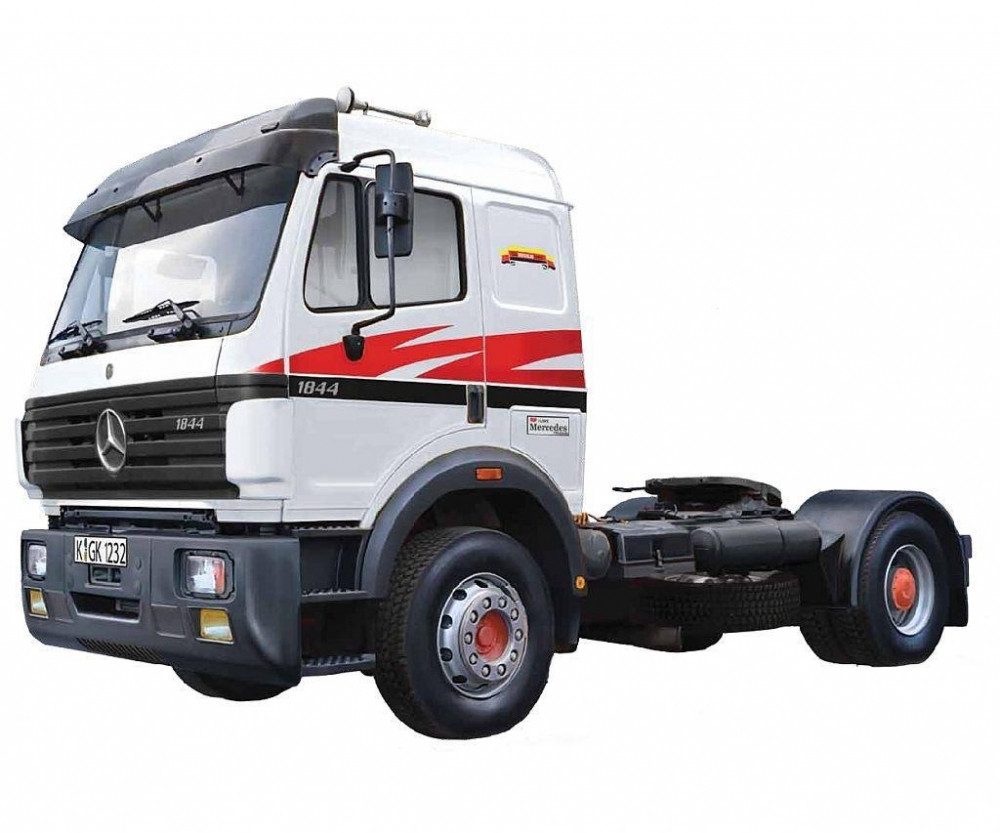 Italeri Modellbausatz Italeri 1:24 Mercedes-Benz SK1844 LS V8