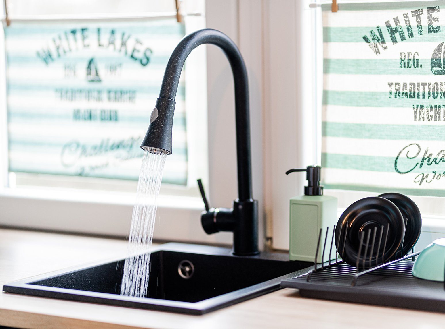 KOLMAN Küchenarmatur DARU Wasserhahn für Mischbatterie in Küche Schwarz