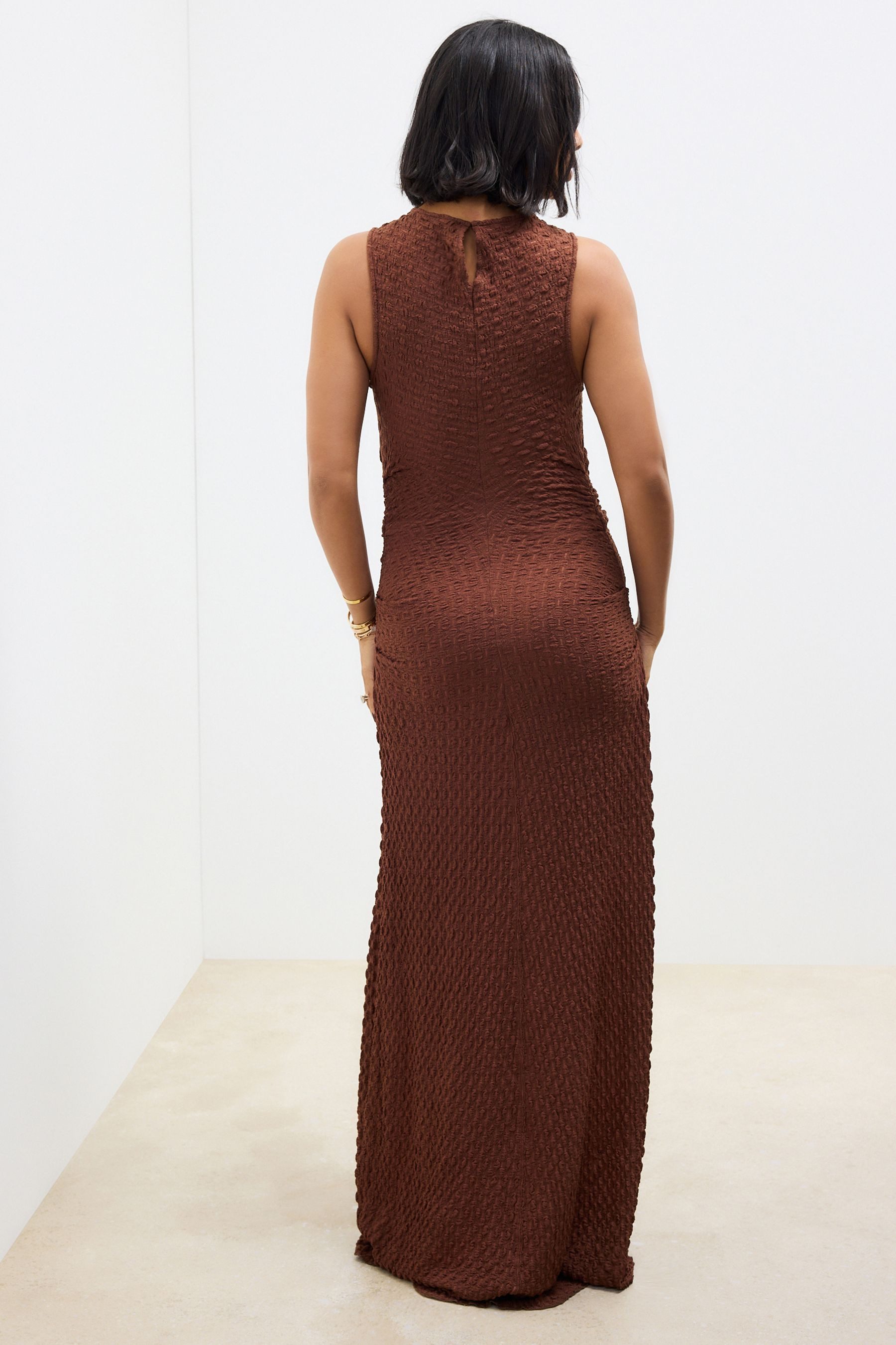 Next Maxikleid Ärmelloses strukturiertes Midikleid, Raffdetails (1-tlg) günstig online kaufen