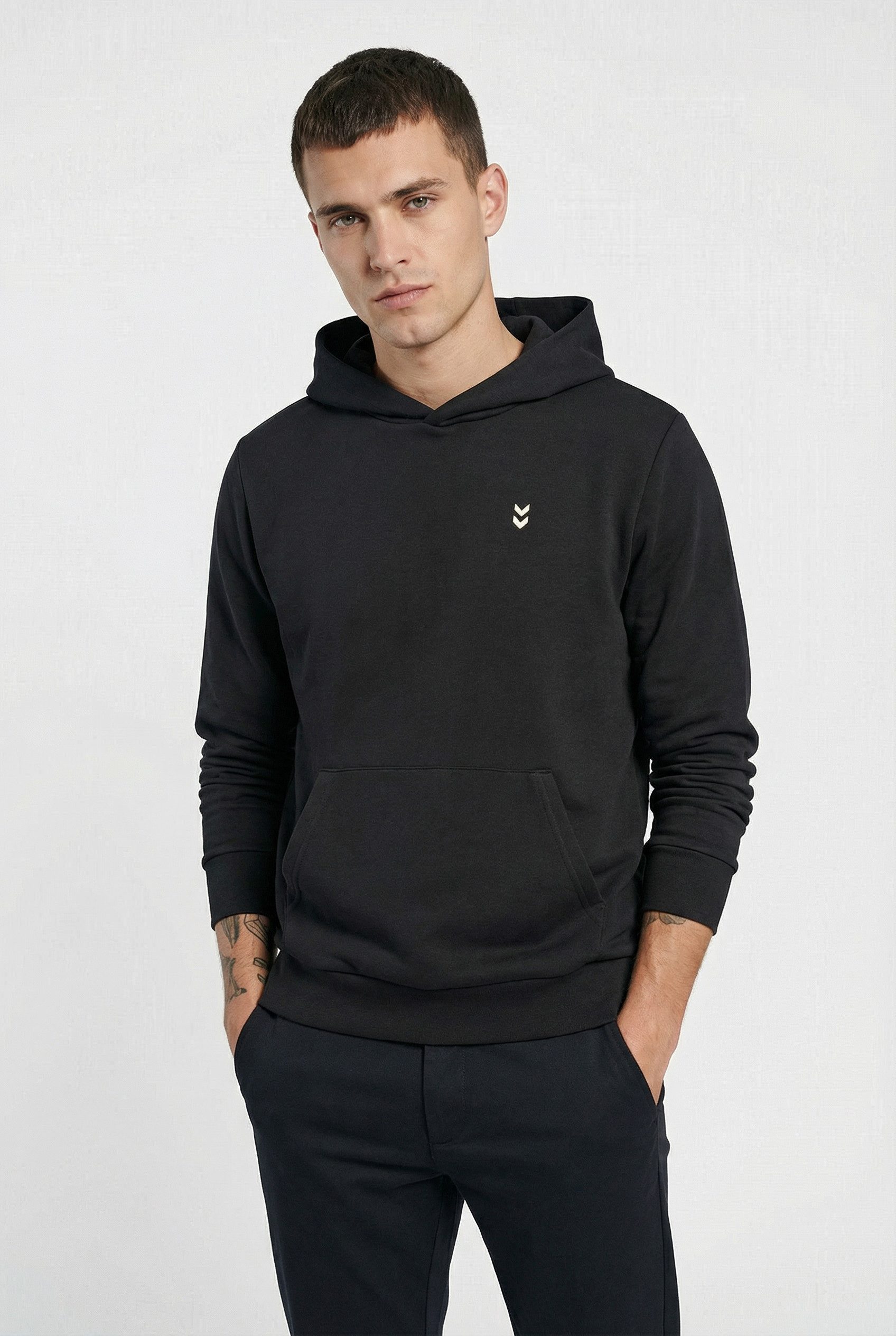 hummel Kapuzensweatshirt HMLPULSE SWEAT HOODIE mit gesticktem Chevron-Logo, aus weichem Sweatstoff