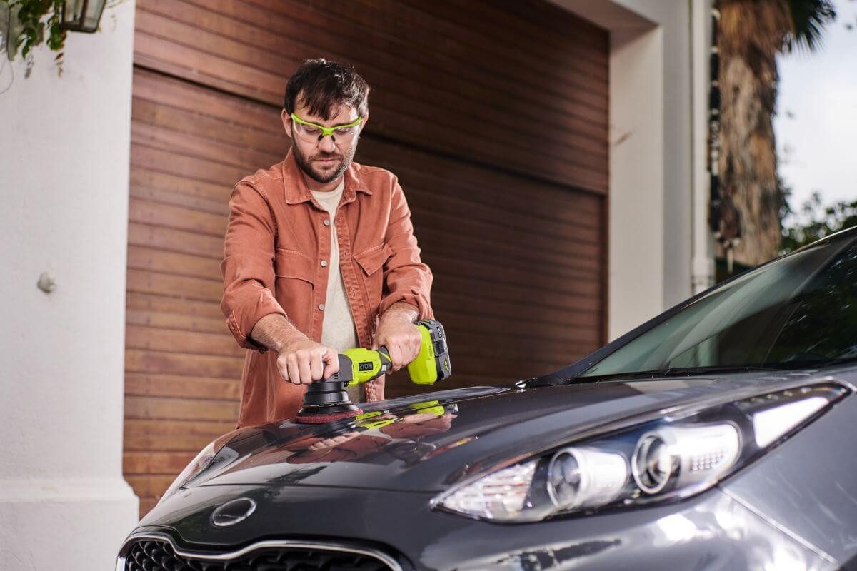 Ryobi PRO ONE+ 18V Cordless Random Orbital Polisher, ideal for car detailing, 3000 rpm, 7500 rpm max.
