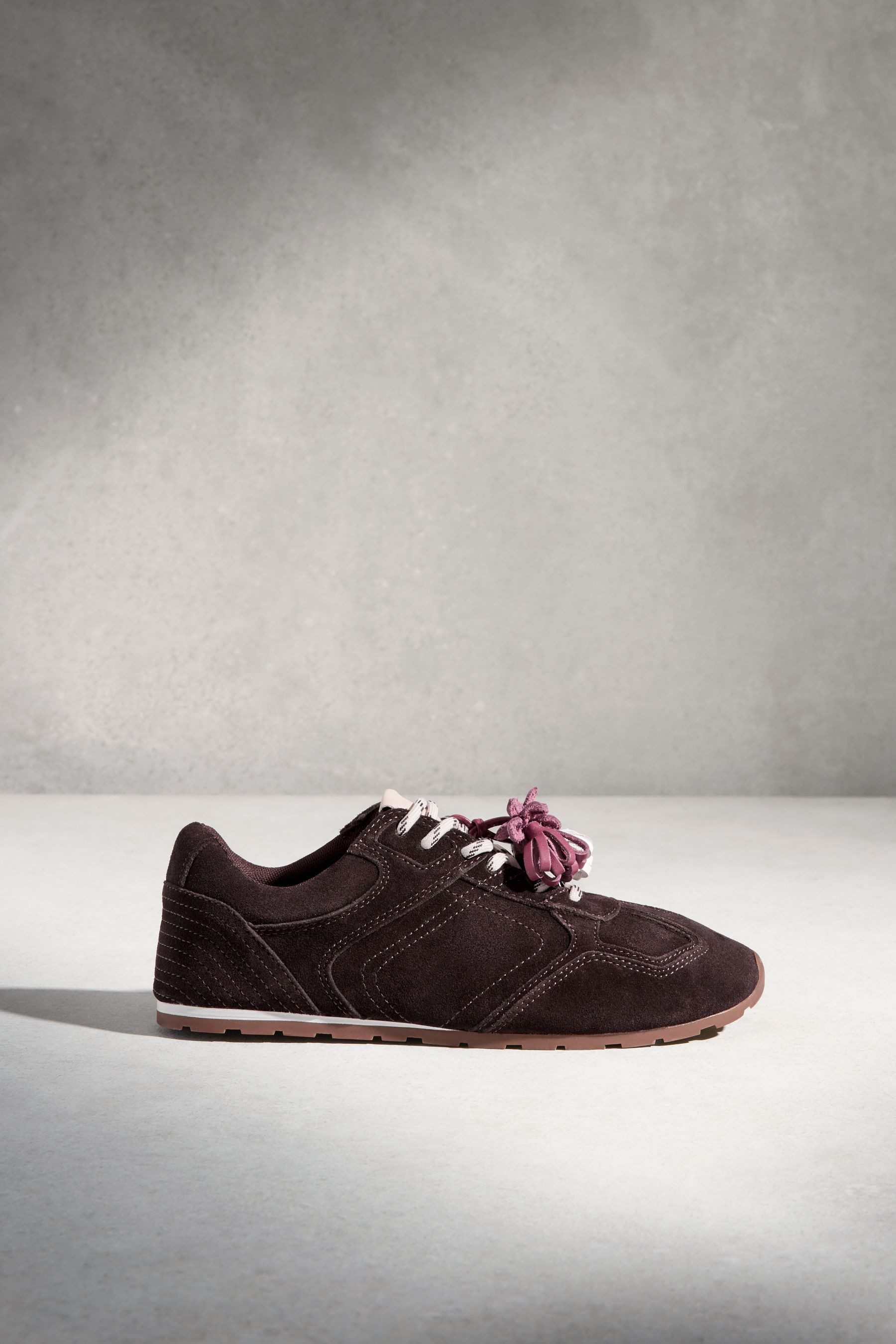 Next N. Premium Schnürsneaker aus Leder mit Anhänger Sneaker (1-tlg)