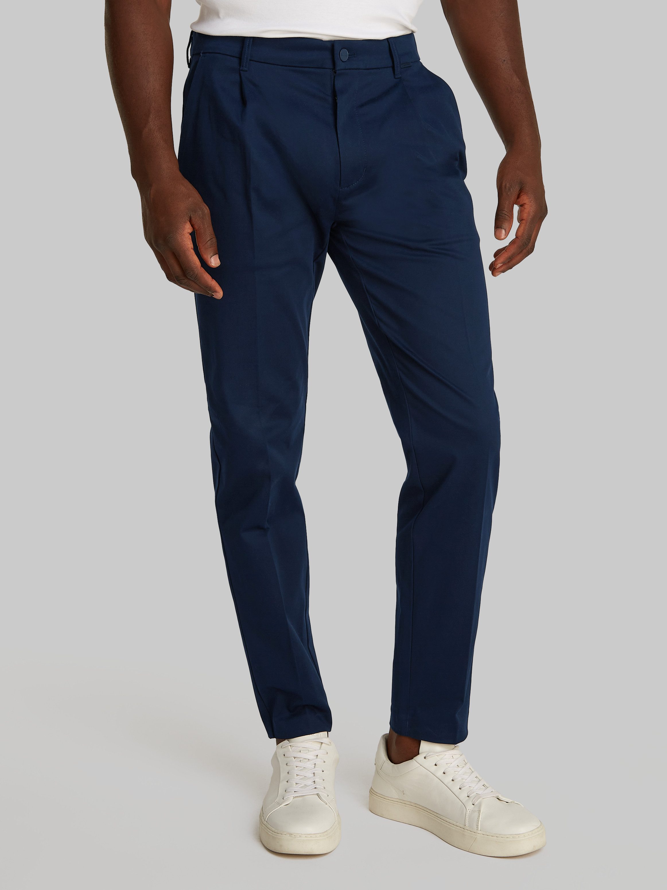 Calvin Klein Bundfaltenhose SATEEN STRETCH TAPERED günstig online kaufen