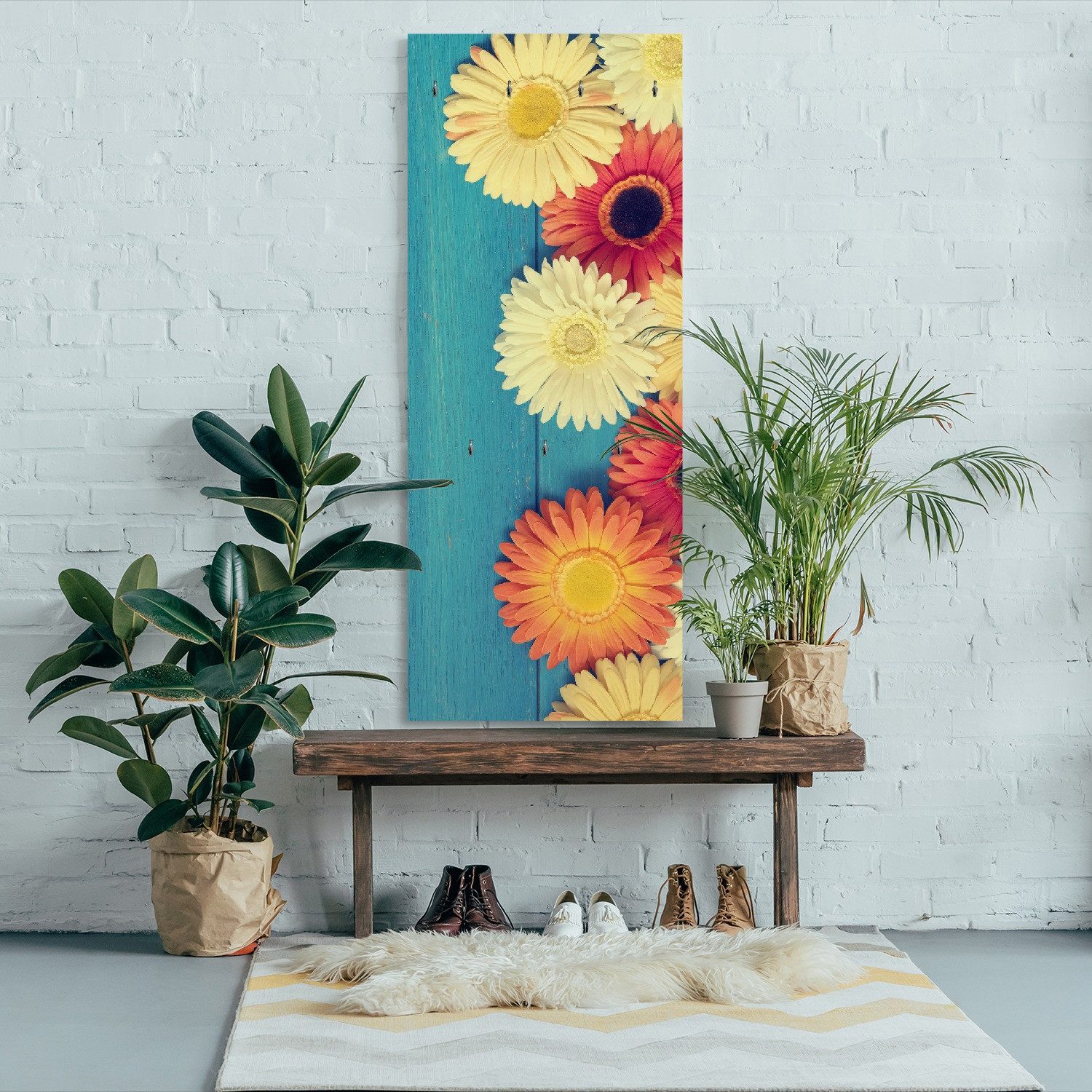 Wallario Garderobenpaneel Bunte Gerbera auf Holz (1-teilig, inkl. Haken und Befestigung), 50x125cm