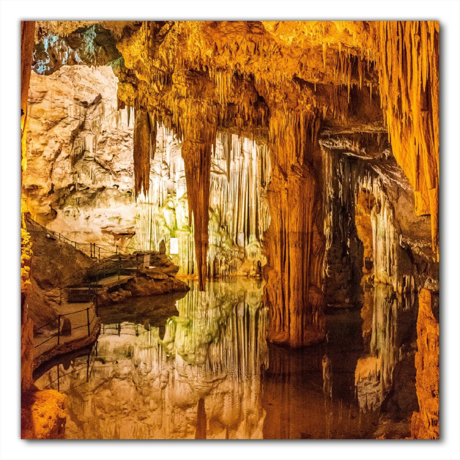 Wallario Möbelfolie Bunte Tropfsteinhöhle