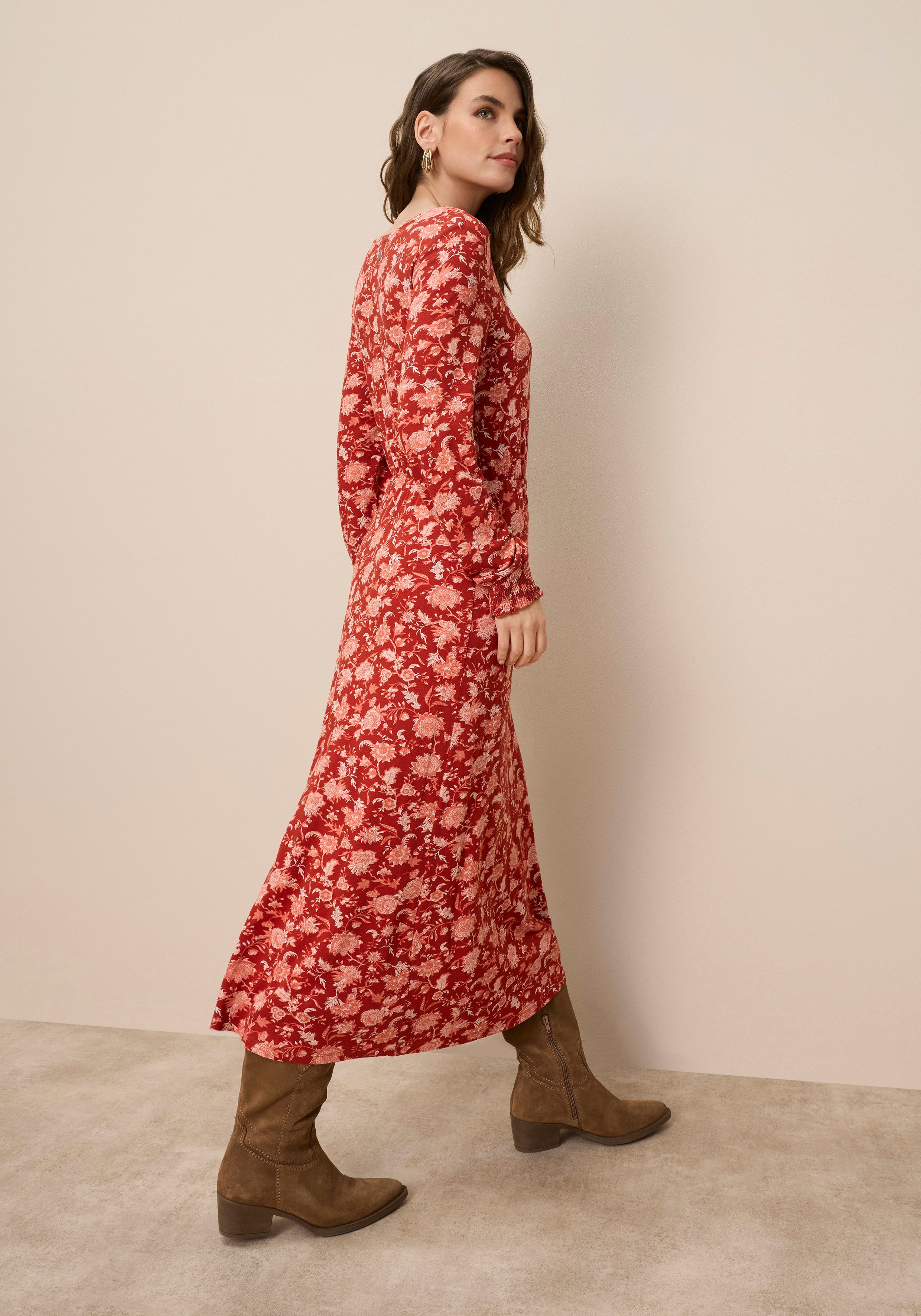 Tamaris Maxikleid mit stilvollem Muster, ideal für die Übergangszeit