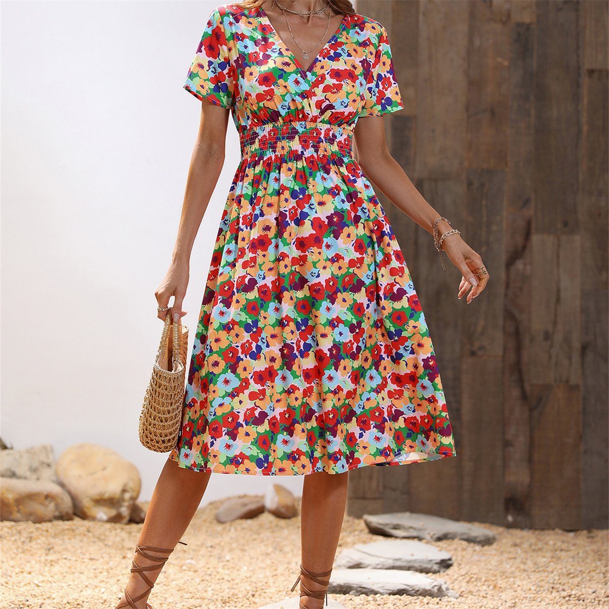 carefully selected Strandkleid Sommerliches, kurzärmliges Kleid mit  Blumendruck, Design: Maxikleid mit V-Ausschnitt und elastischer hoher Taille