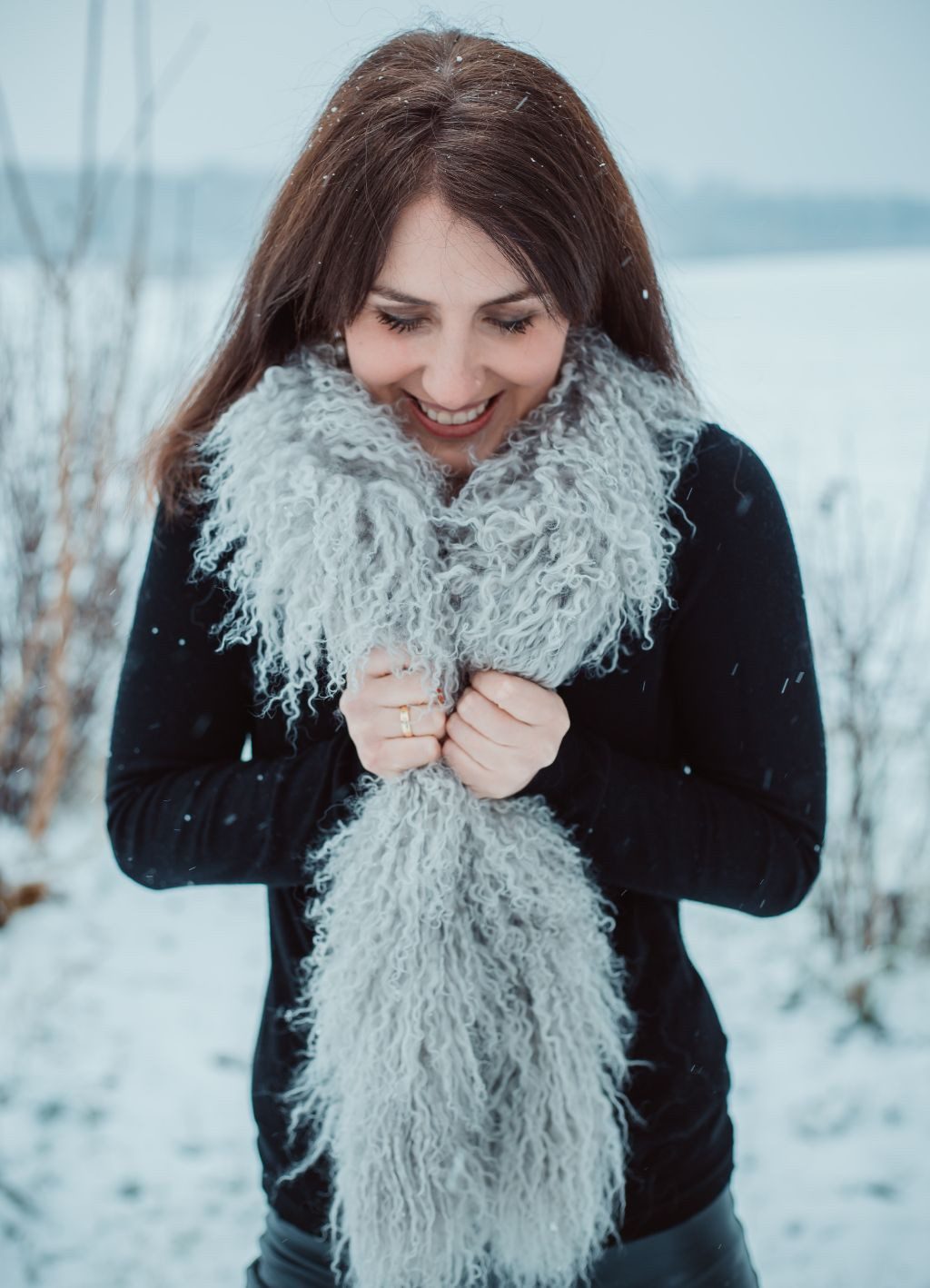 LIRA Deko Wollschal 100 % Lammfell Damen BOA Tibetlamm Schal mongolischer S günstig online kaufen