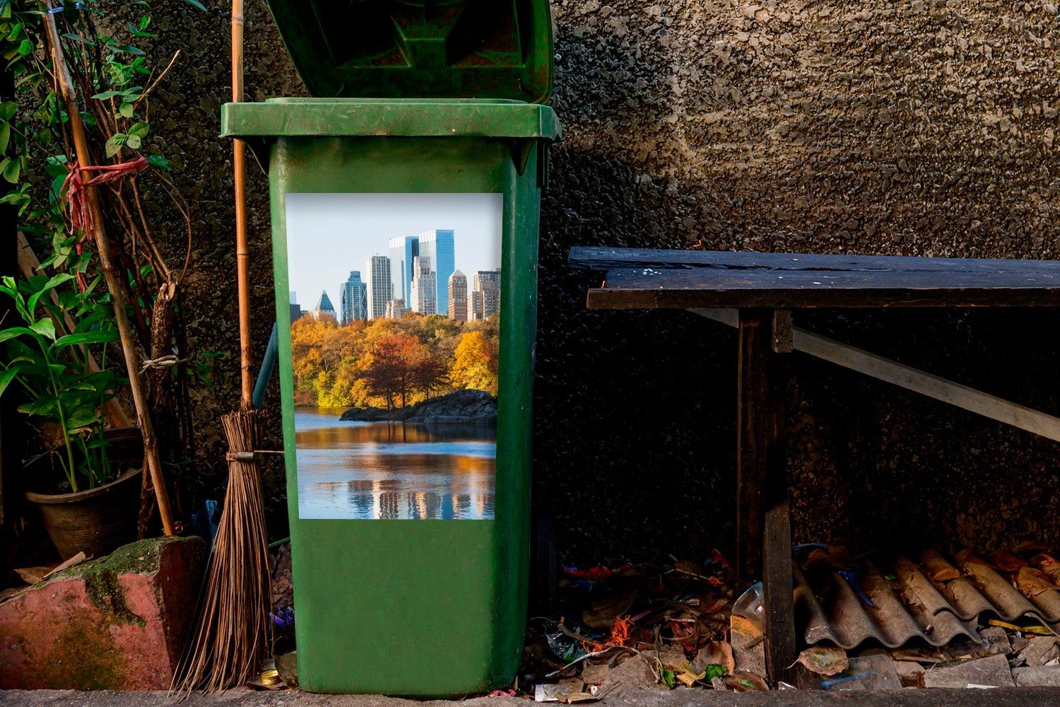 Mülltonne, MuchoWow Park Central Mülleimer-aufkleber, - Abfalbehälter Sticker, (1 St), Herbst York - Container, New Wandsticker