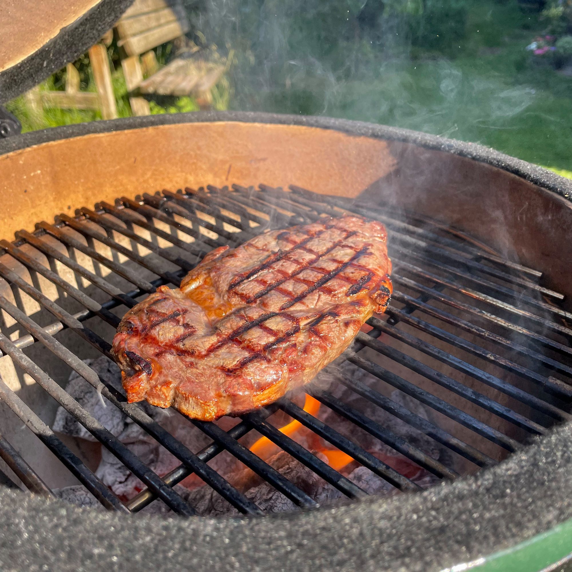 BBQ-Toro Keramikgrill Kamado Grill Holzkohlegrill Ø 39 cm "SHIRO" mit Thermometer, Grün, Lüftungsventile oben und unten